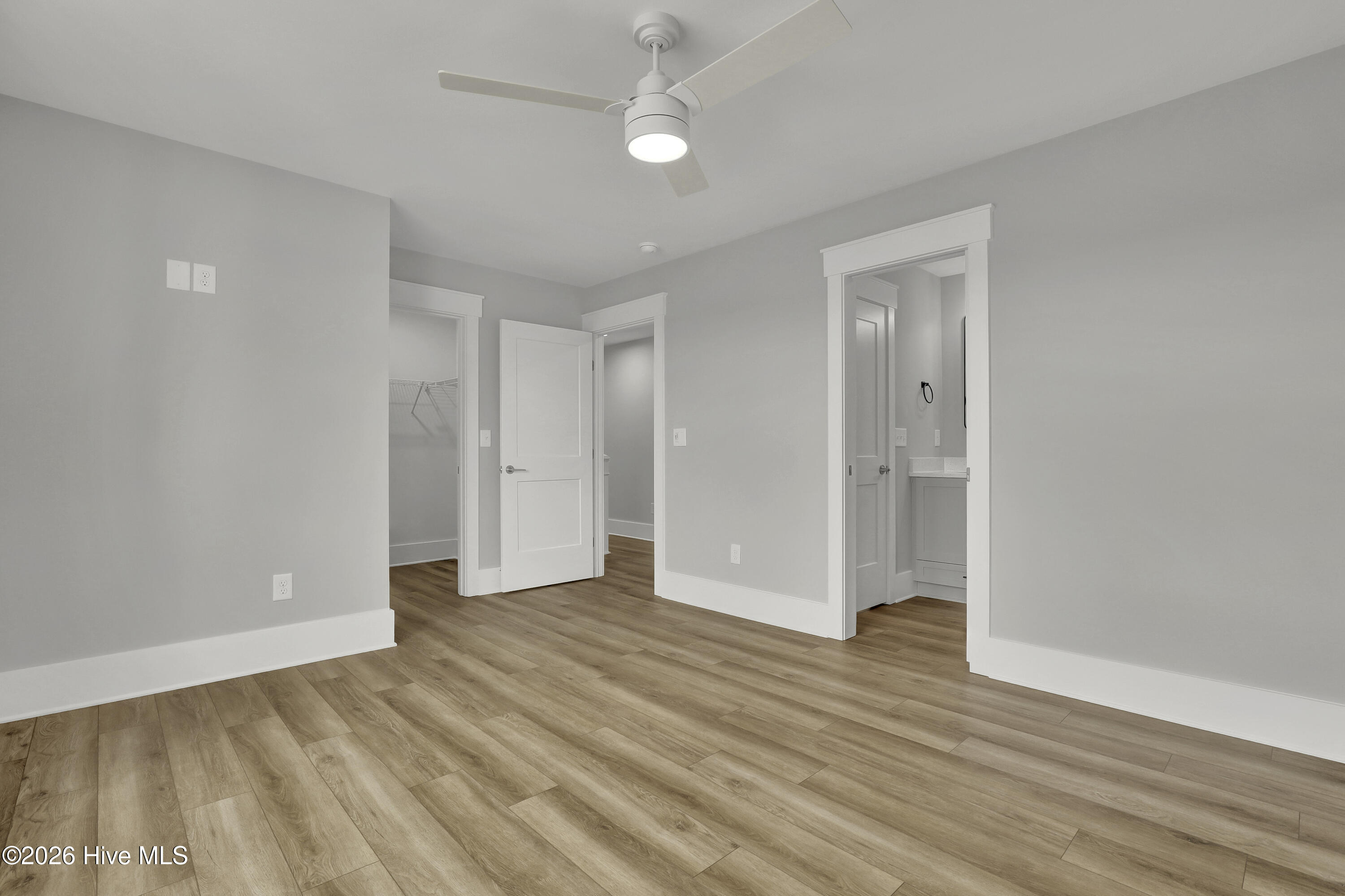 100534005 | Photo 34