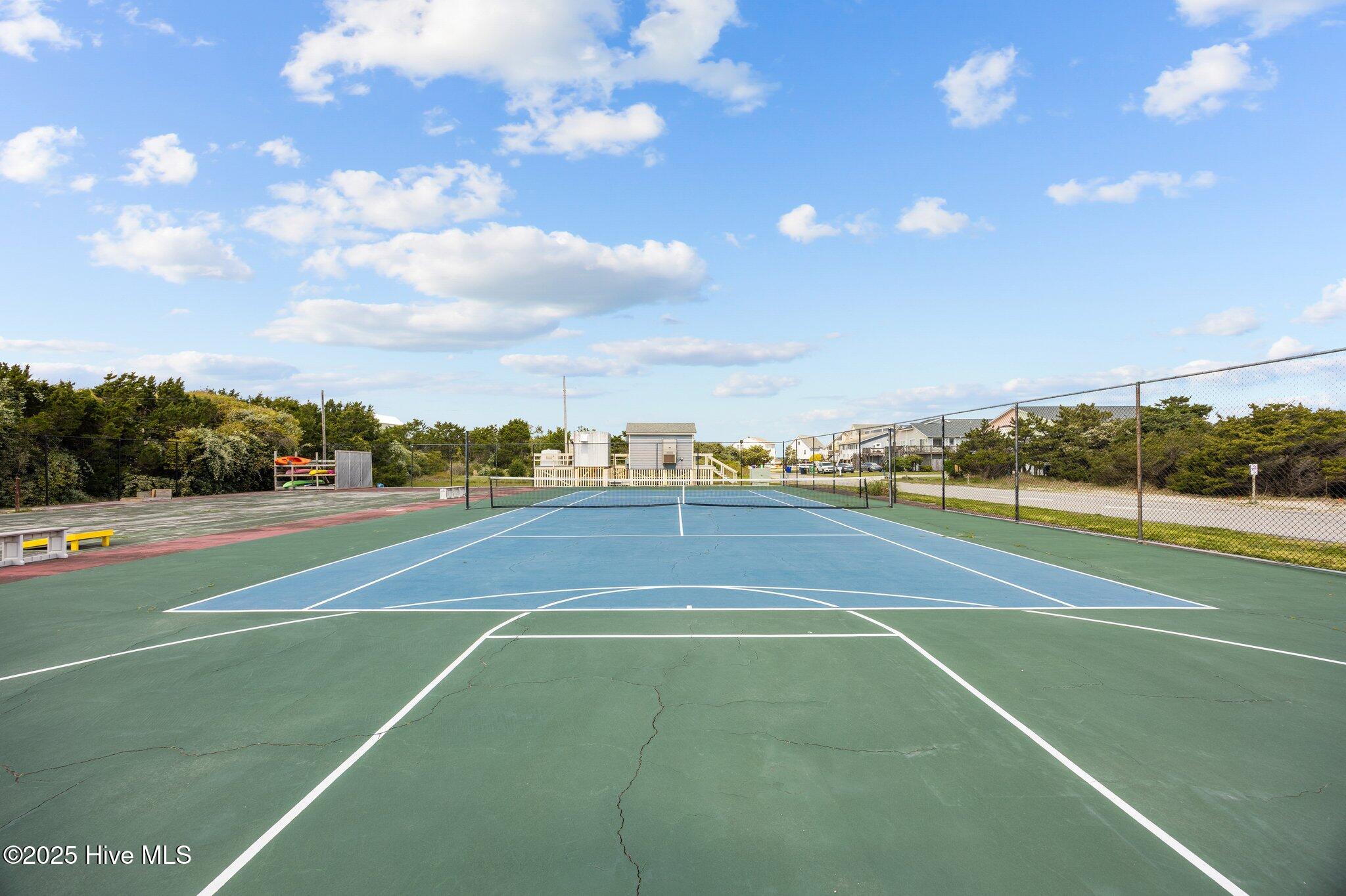 100561287 | Photo 24