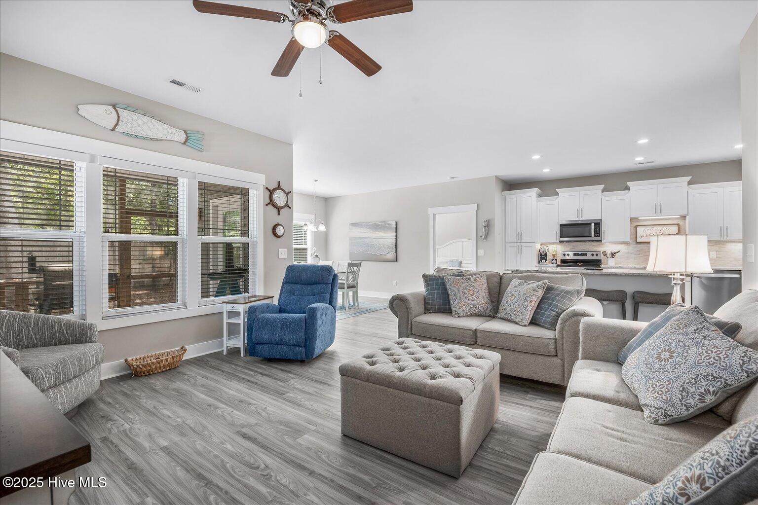 100528541 | Photo 33