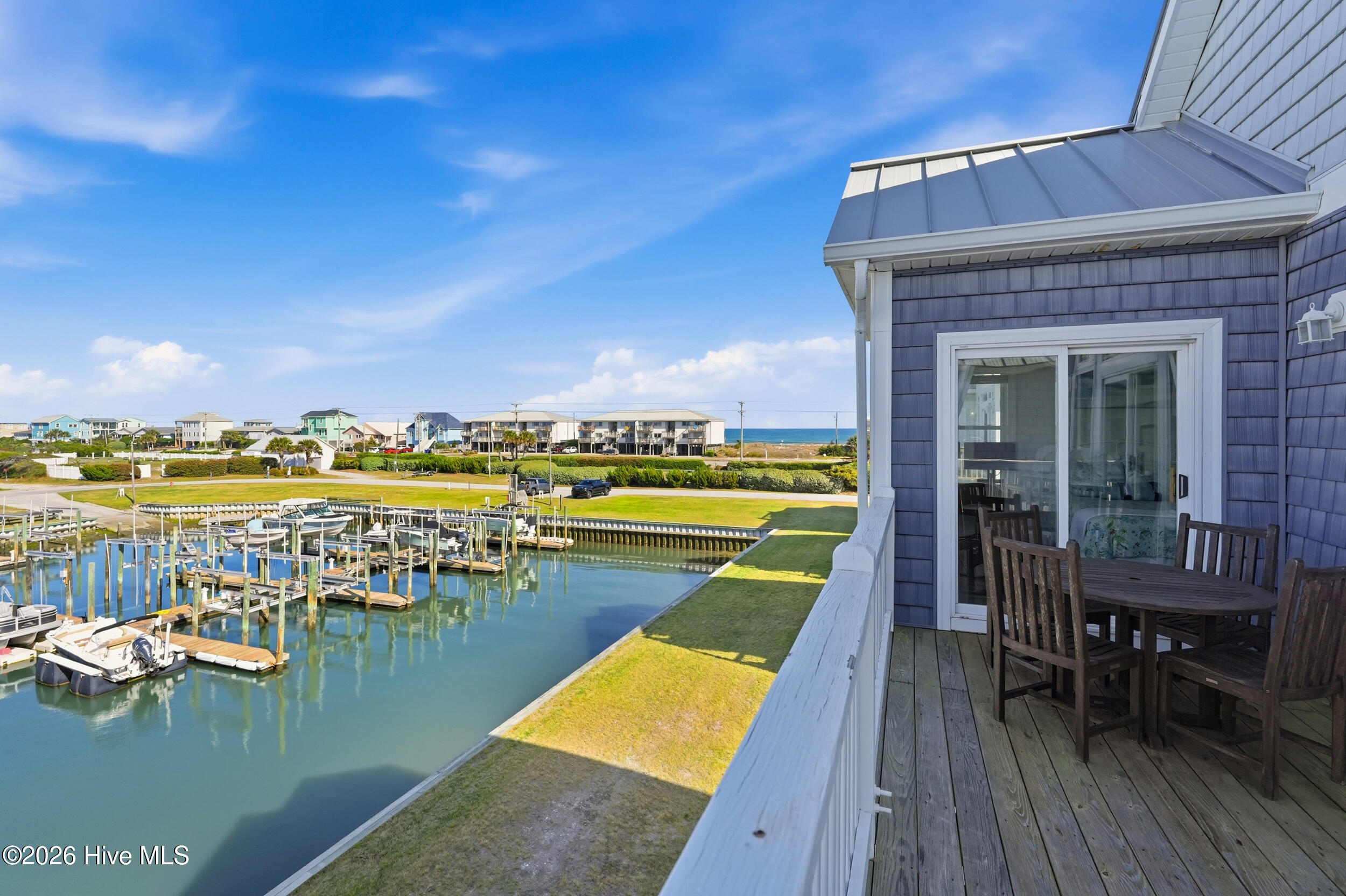 100565871 | Photo 47