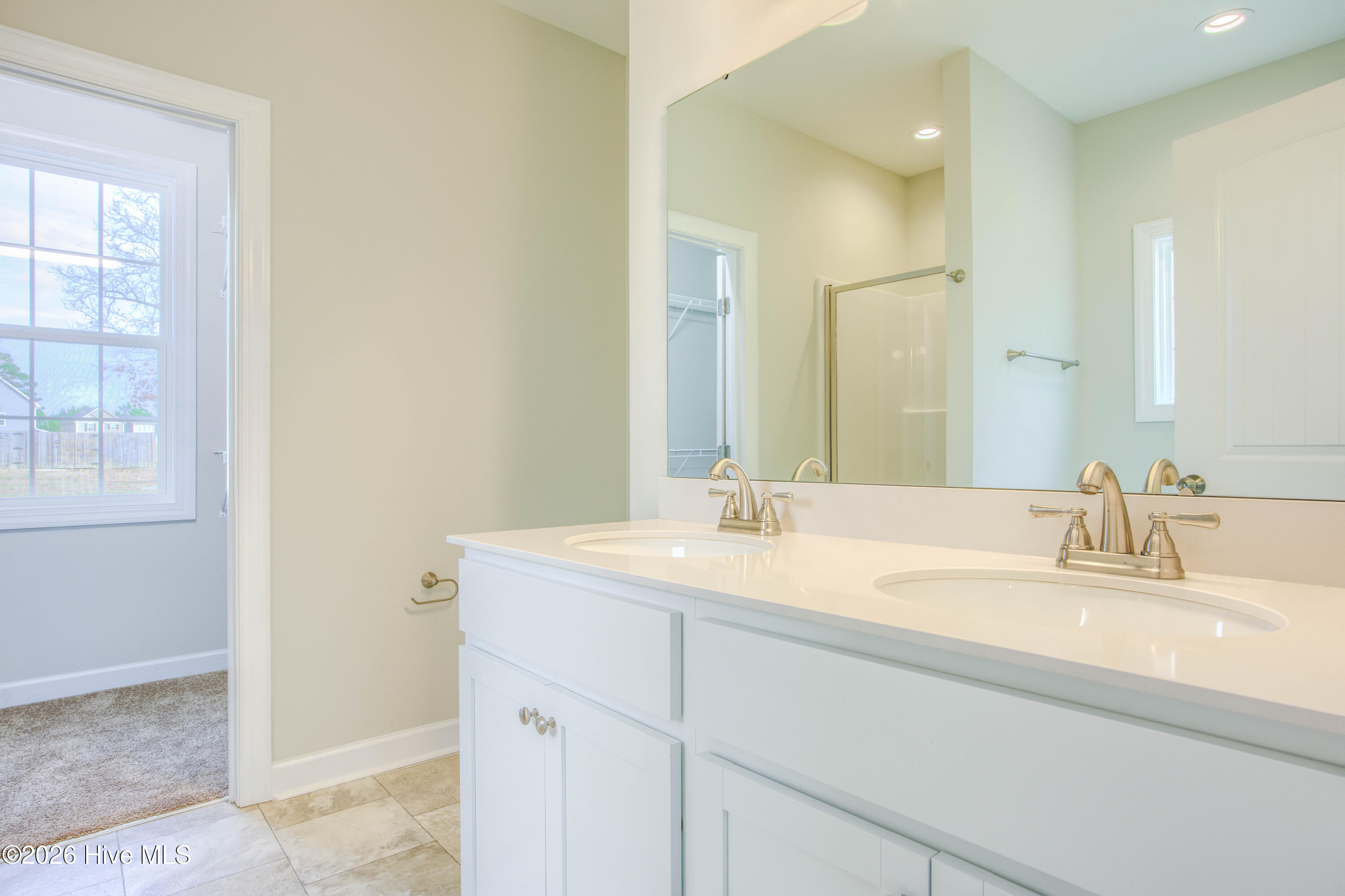 100526870 | Photo 19