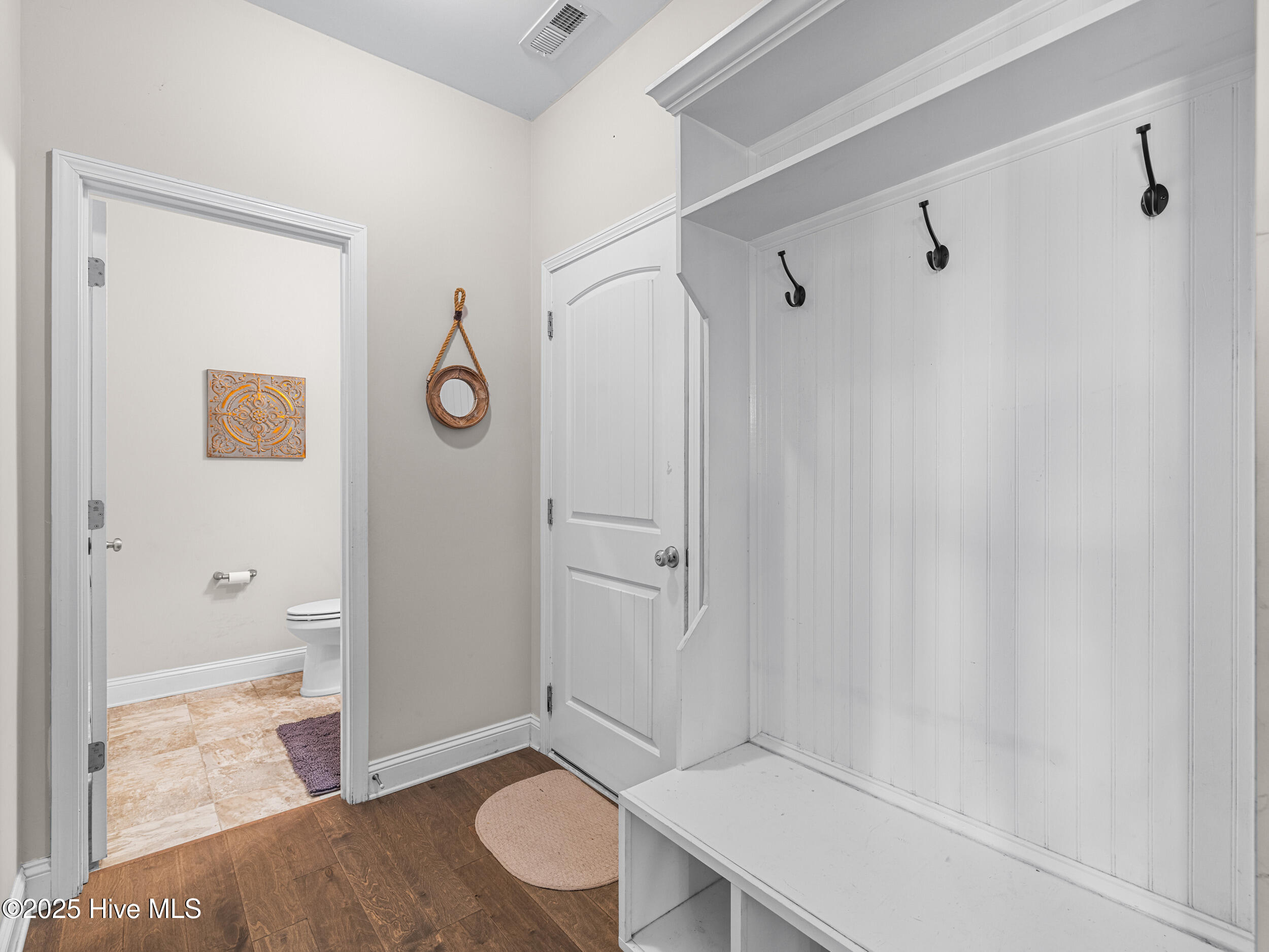 100545070 | Photo 33