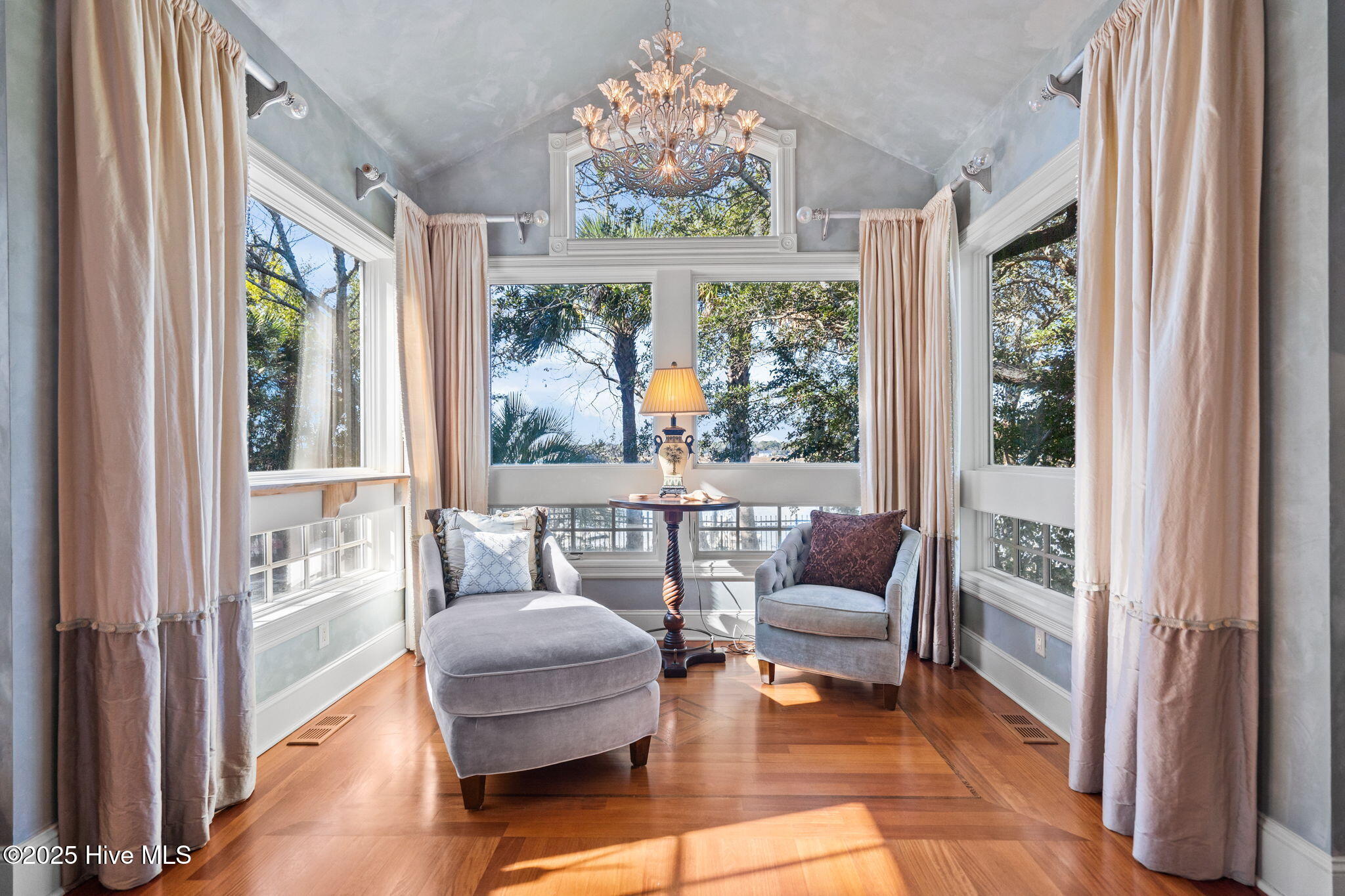 100547936 | Photo 39