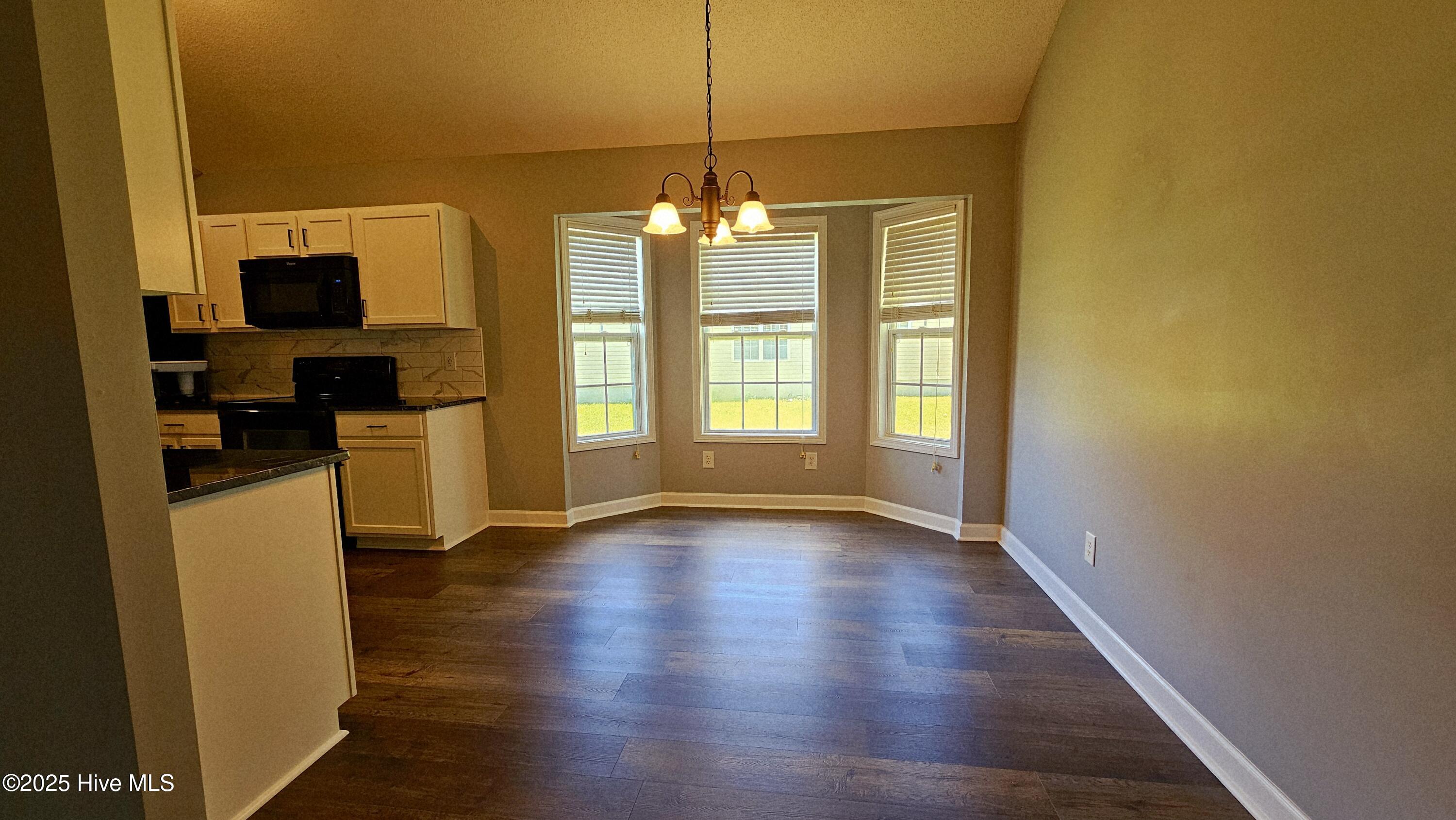 100538021 | Photo 12