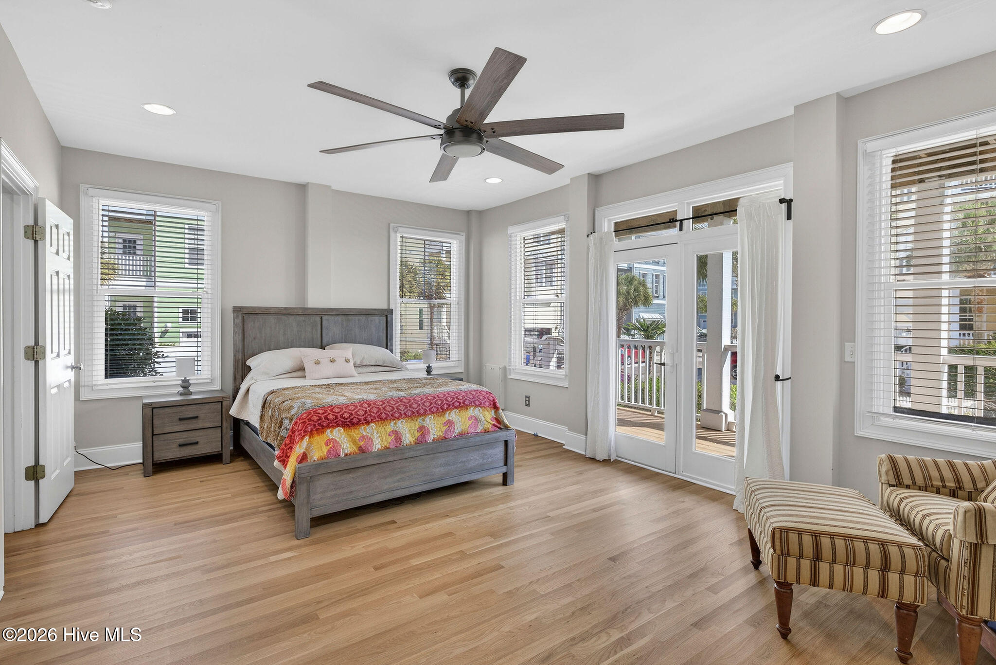 100562225 | Photo 10