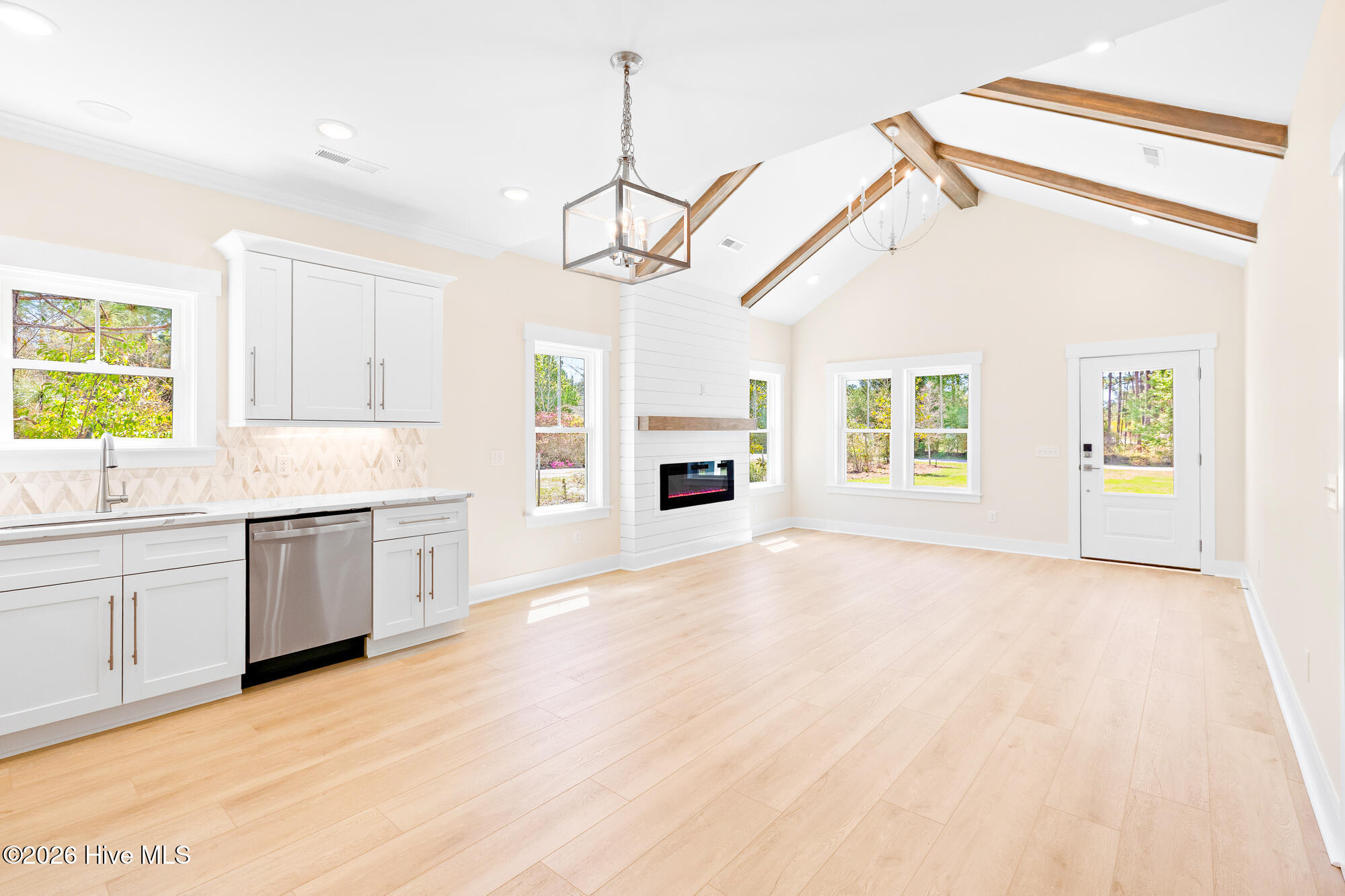 100565592 | Photo 15