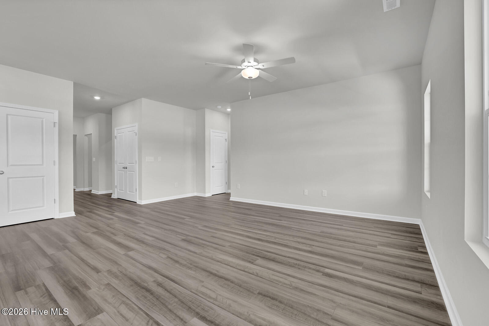 100550125 | Photo 10