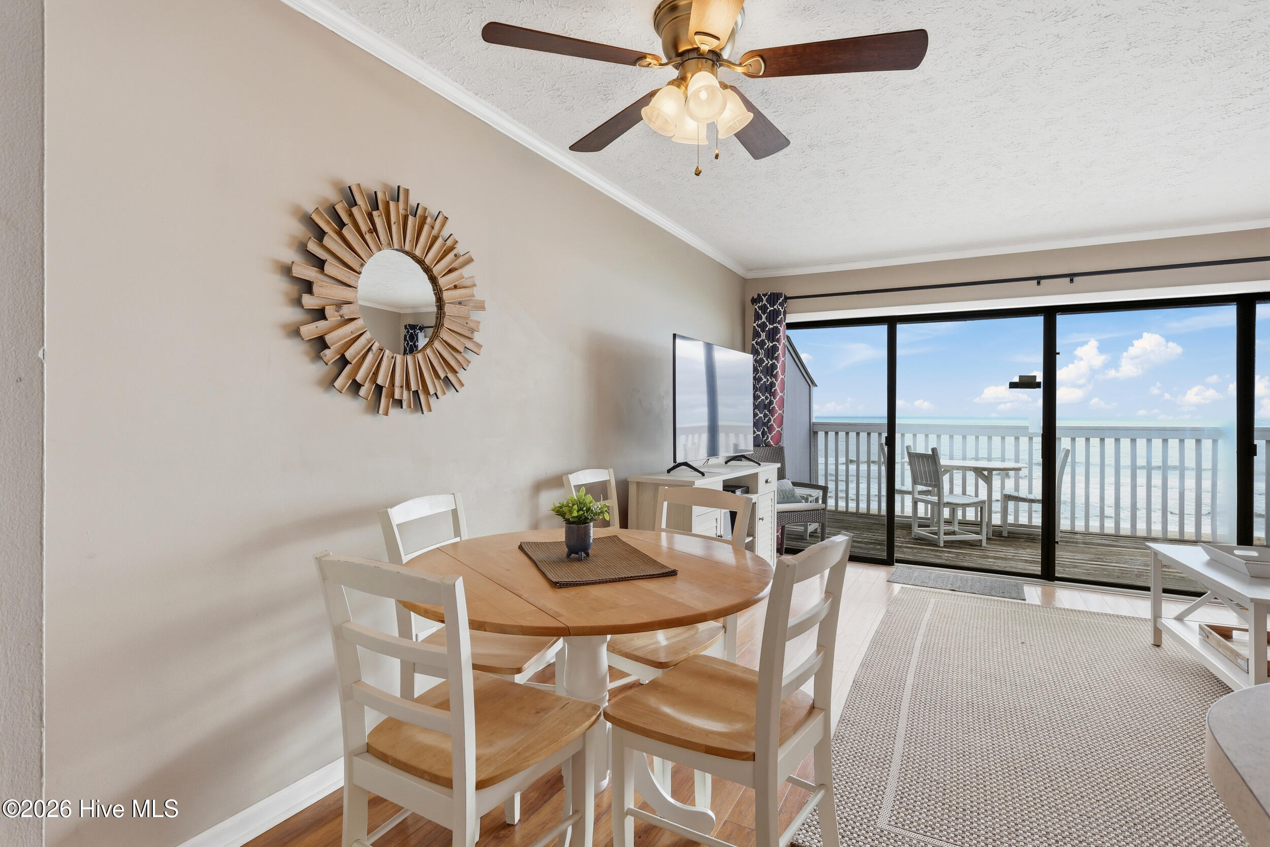 100557486 | Photo 14