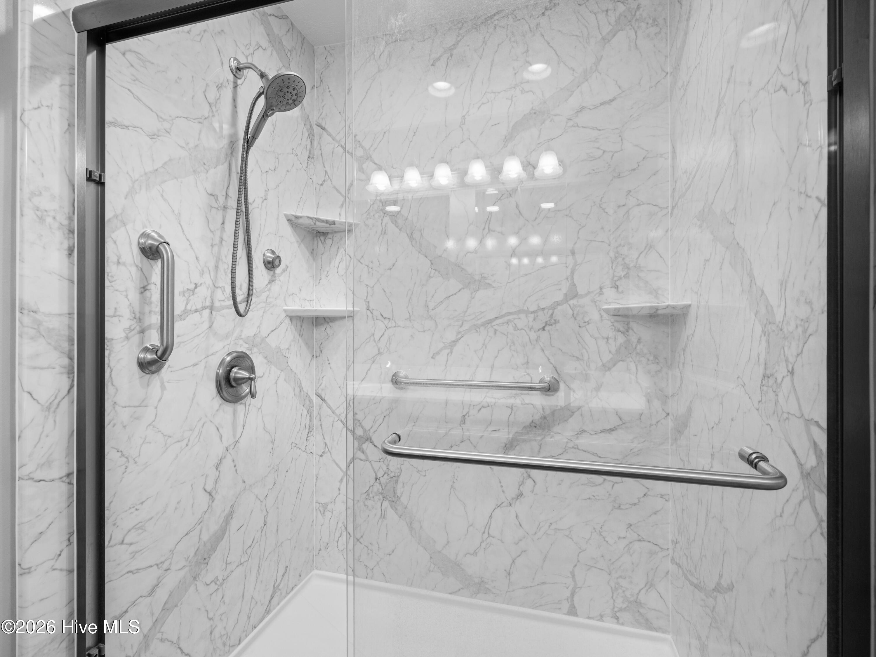 100547952 | Photo 24