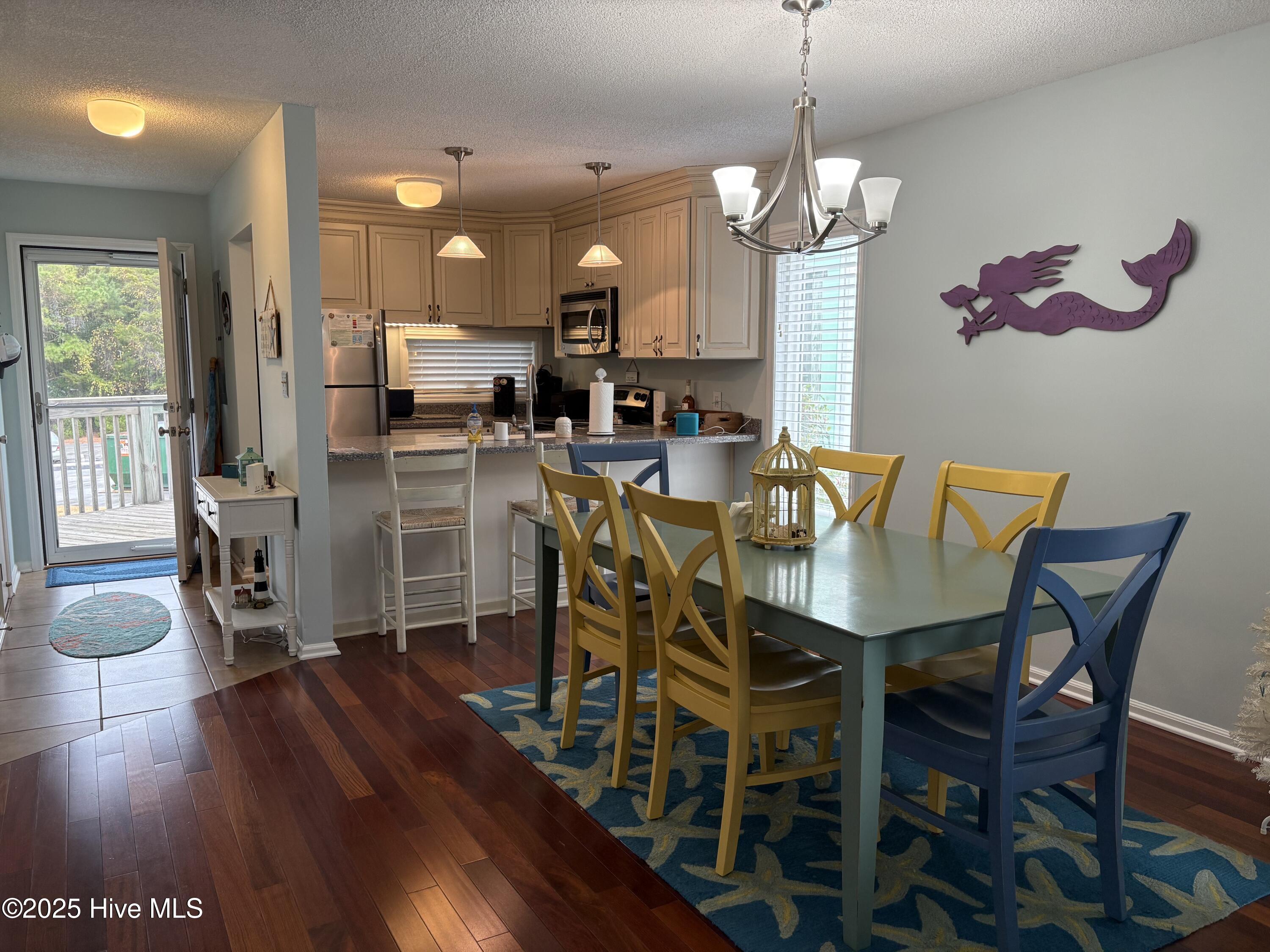 100527145 | Photo 35