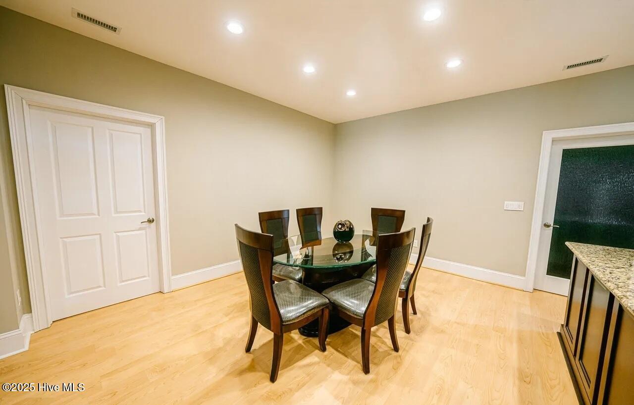 100547219 | Photo 23