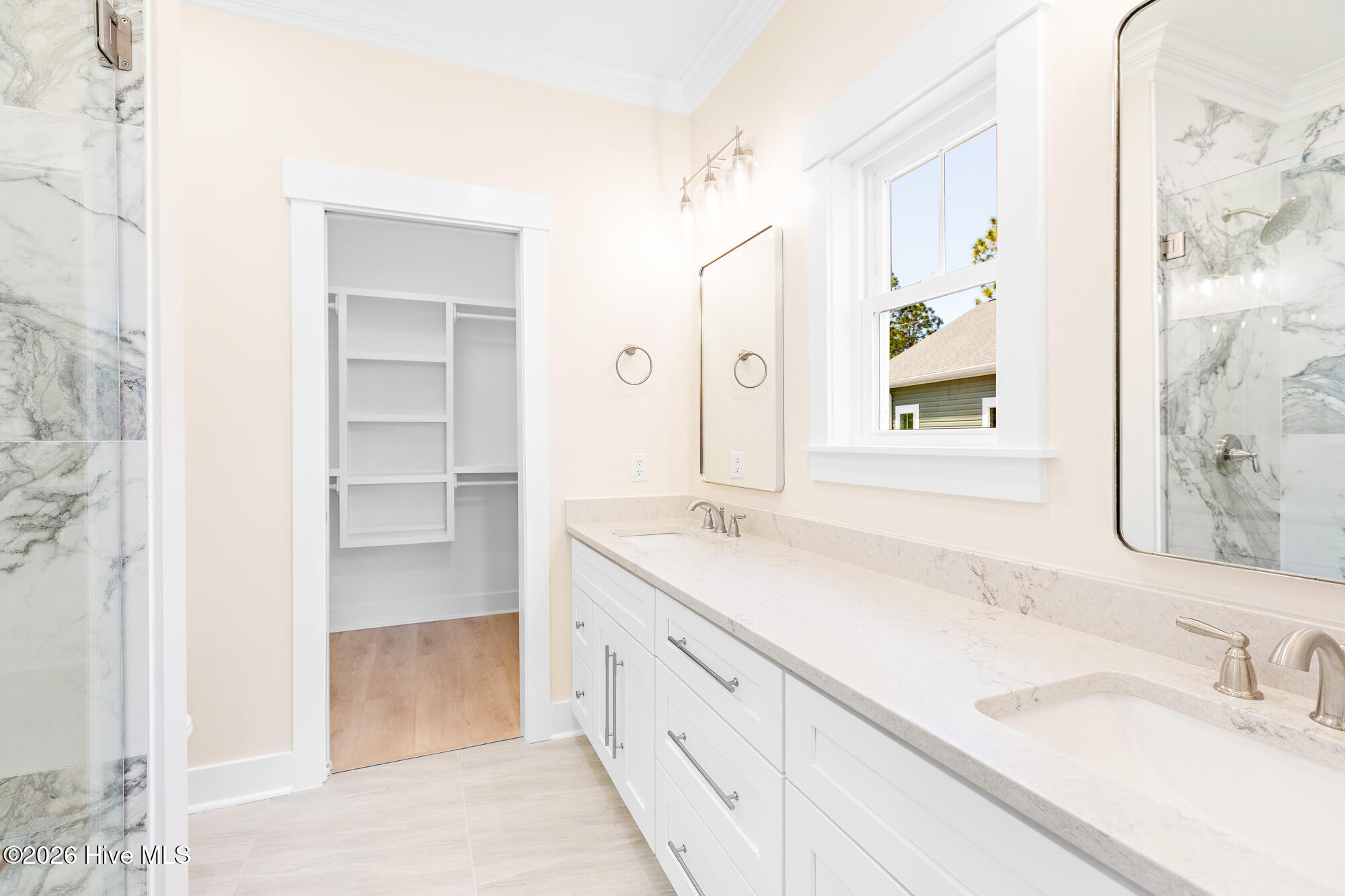 100565592 | Photo 39