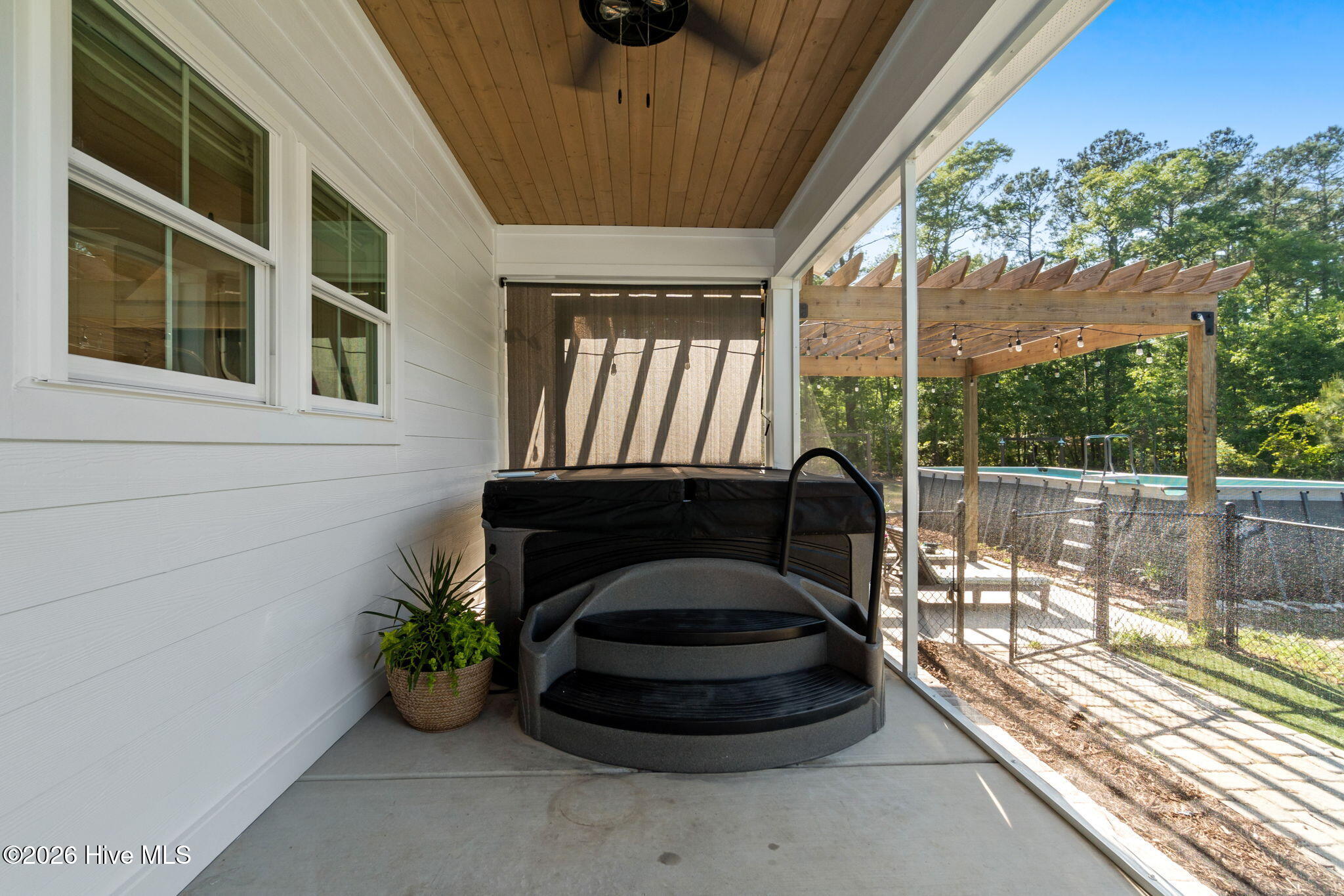 100569675 | Photo 32