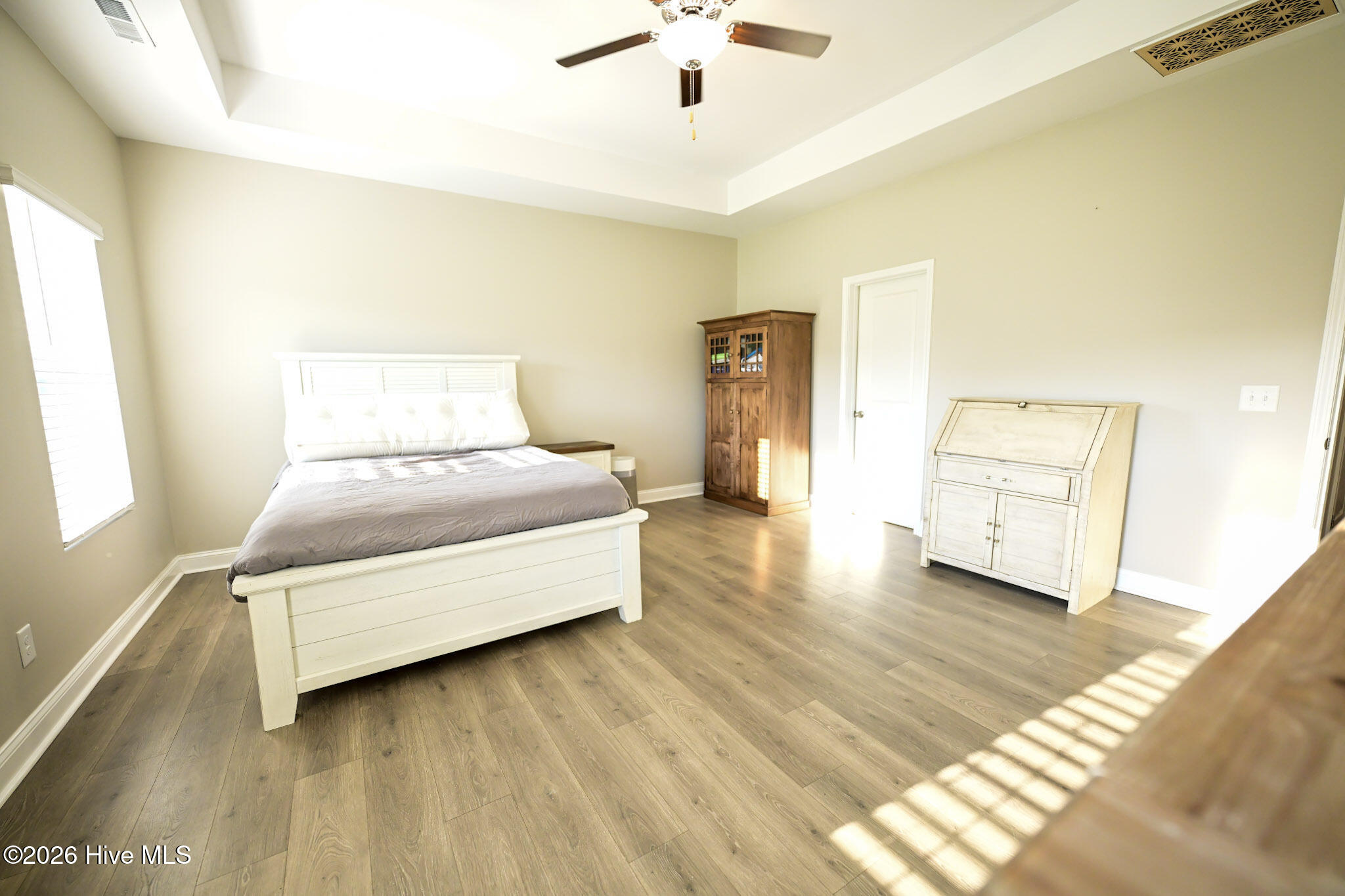 100570213 | Photo 18