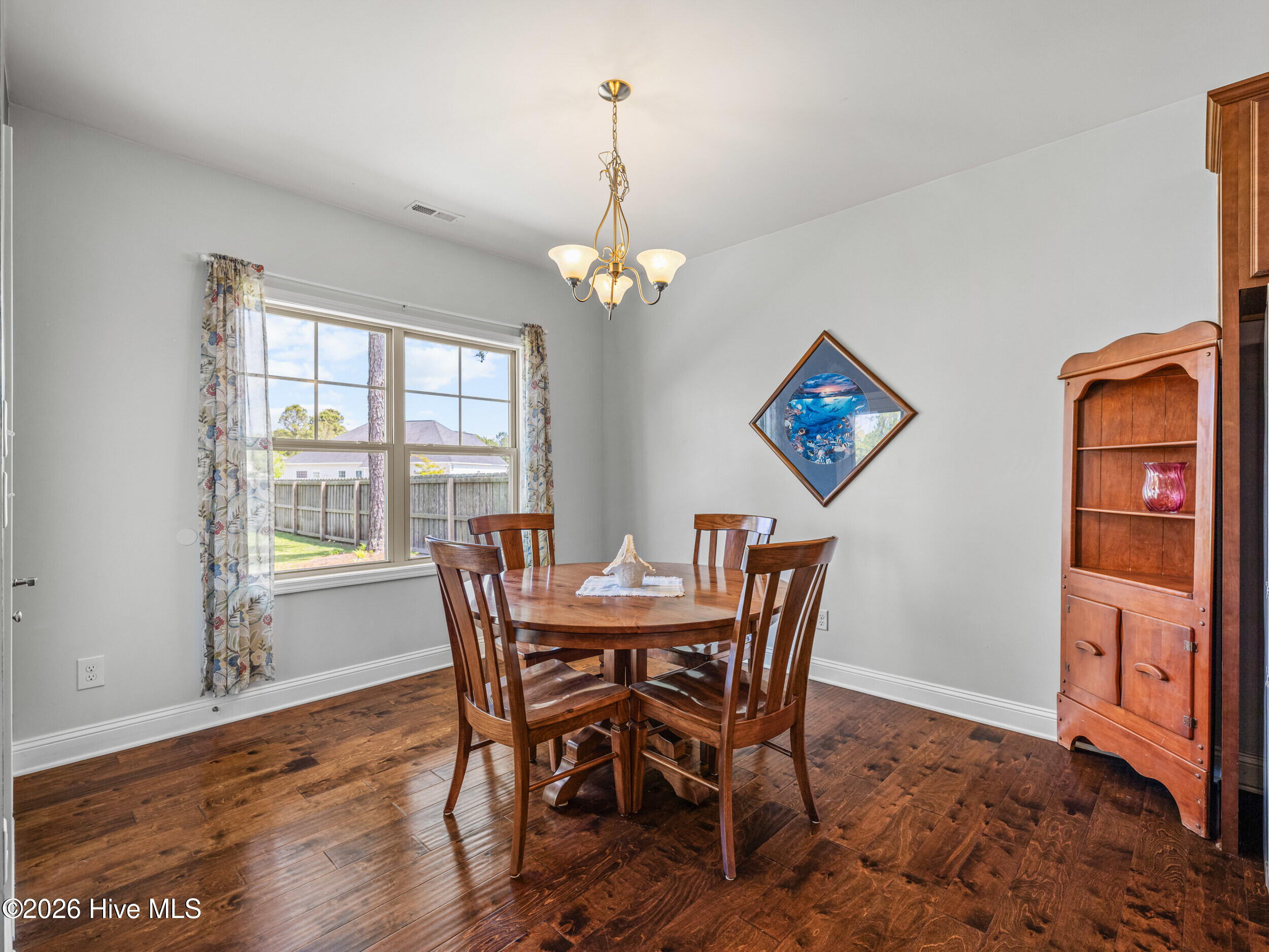 100567320 | Photo 22