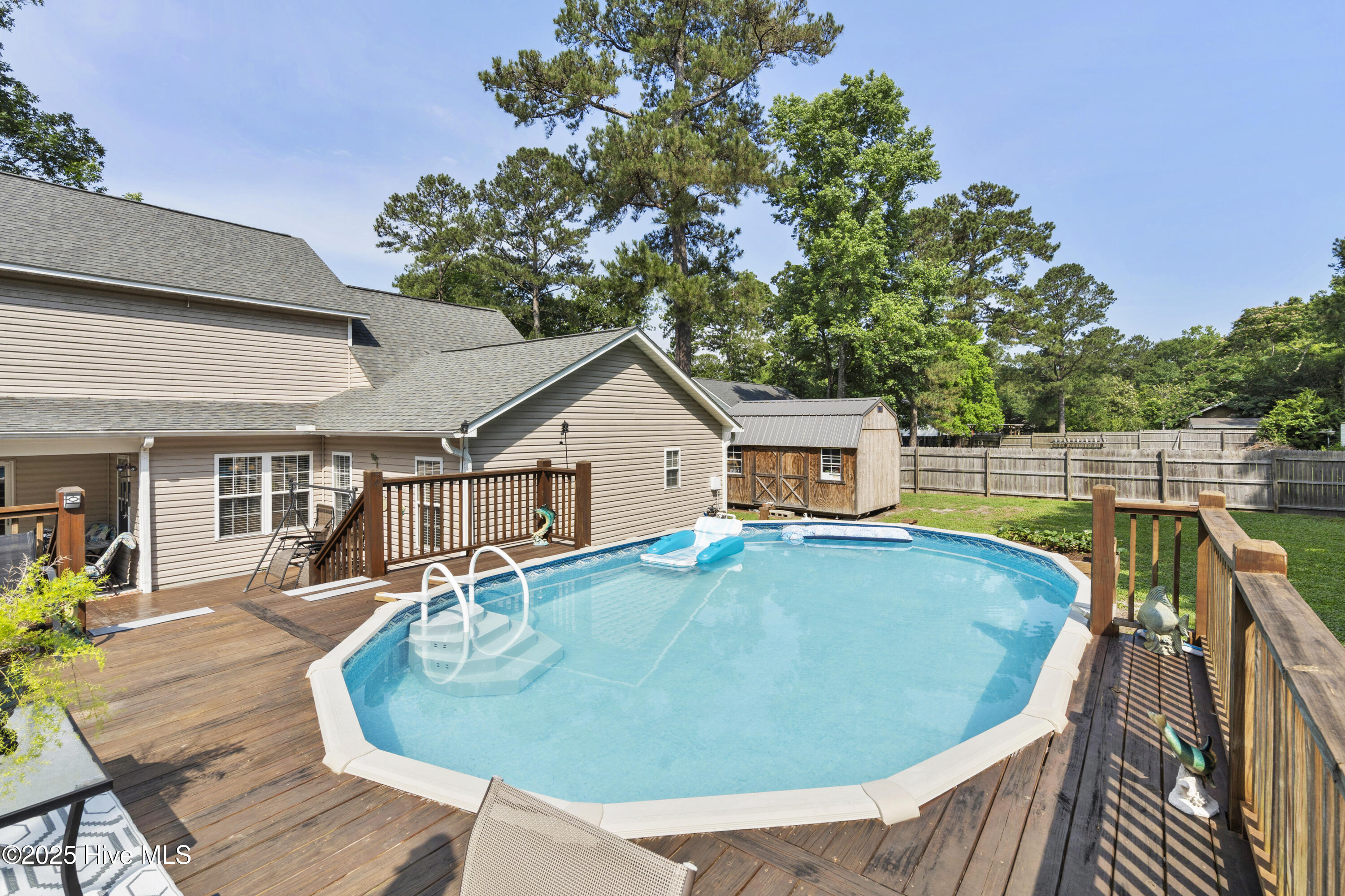 100509046 | Photo 12