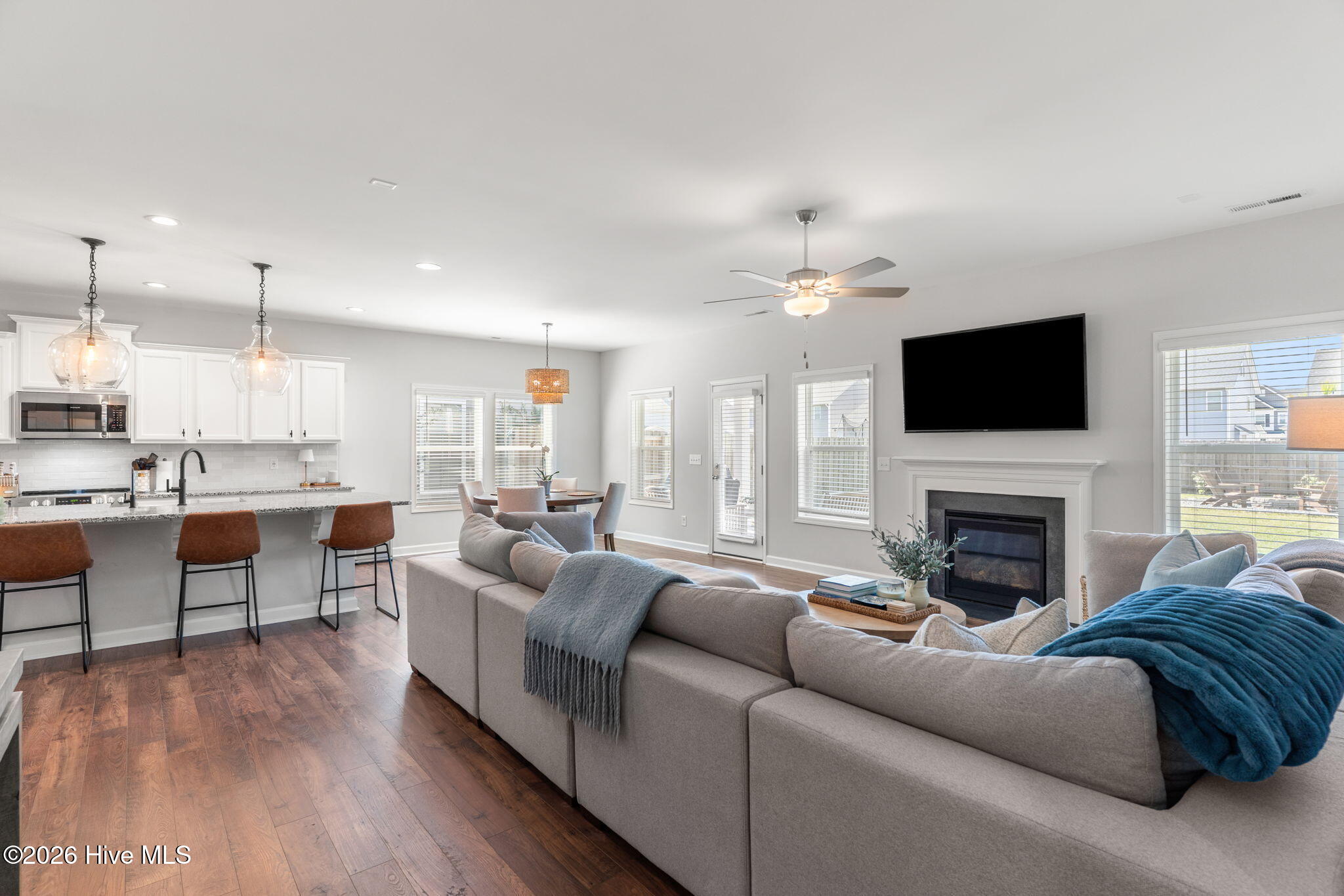 100557383 | Photo 21