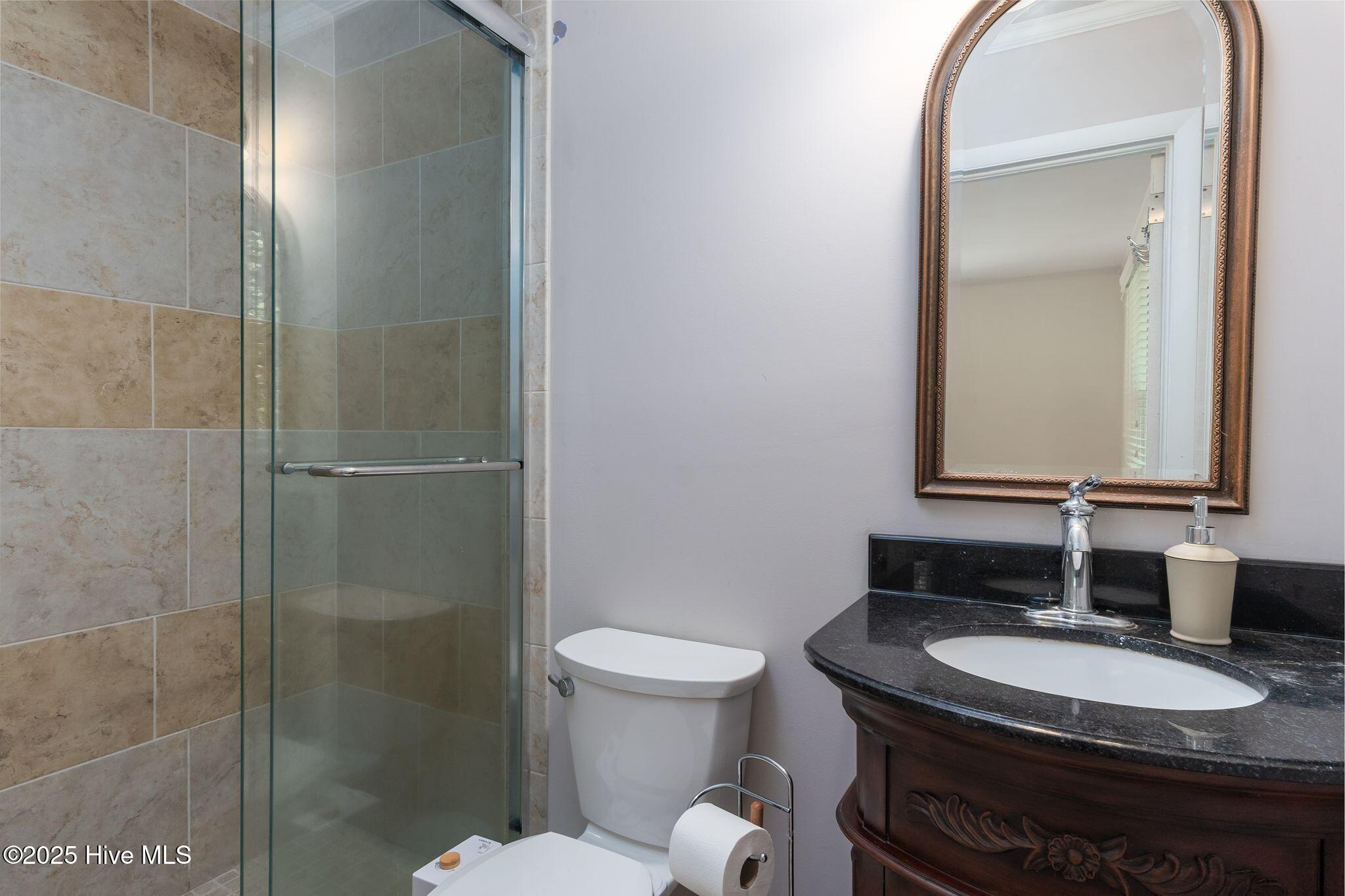 100529012 | Photo 24