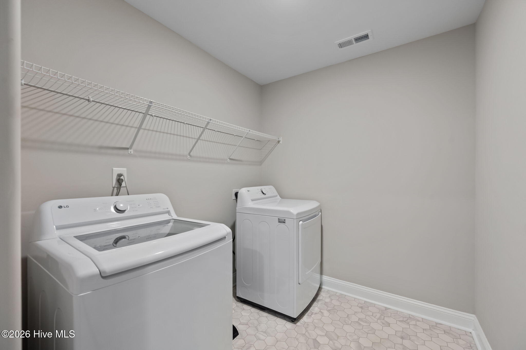 100560857 | Photo 33