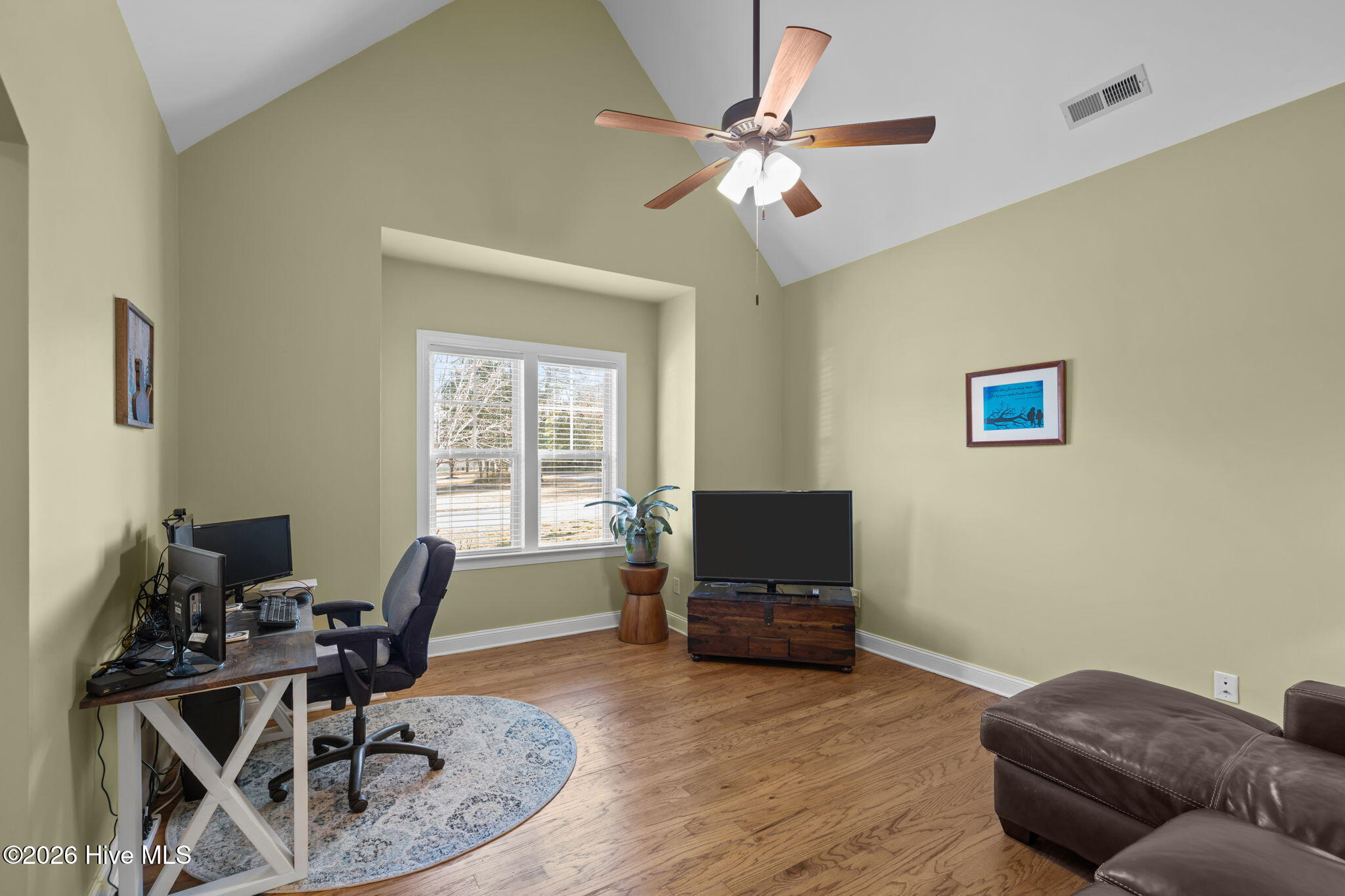 100549761 | Photo 21