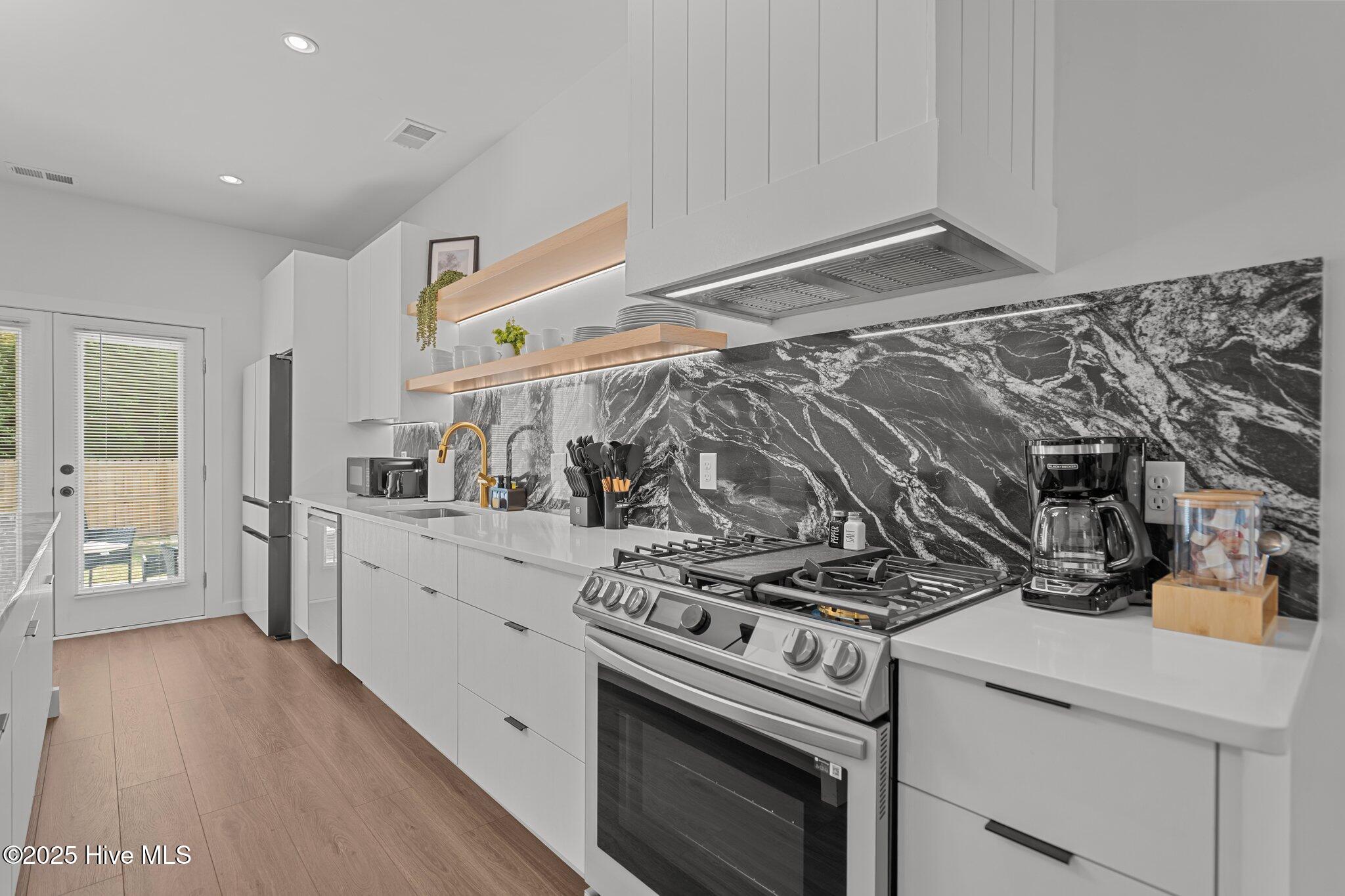 100536872 | Photo 12