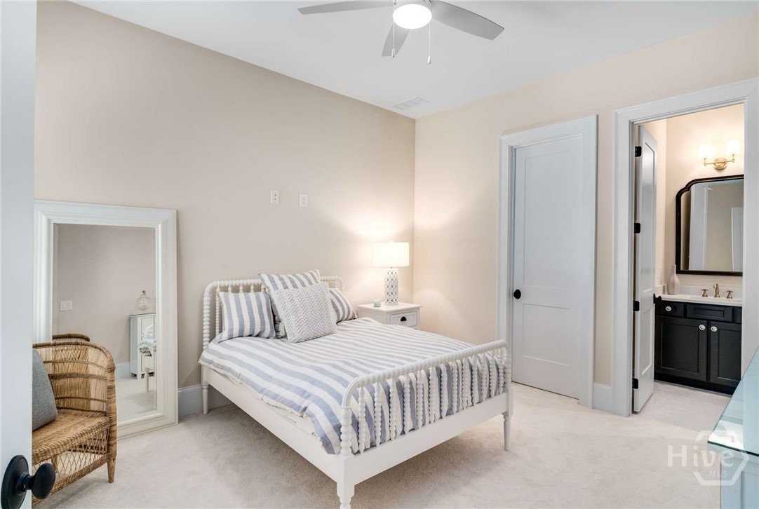 DOWNSTAIR PRIVATE GUEST SUITE