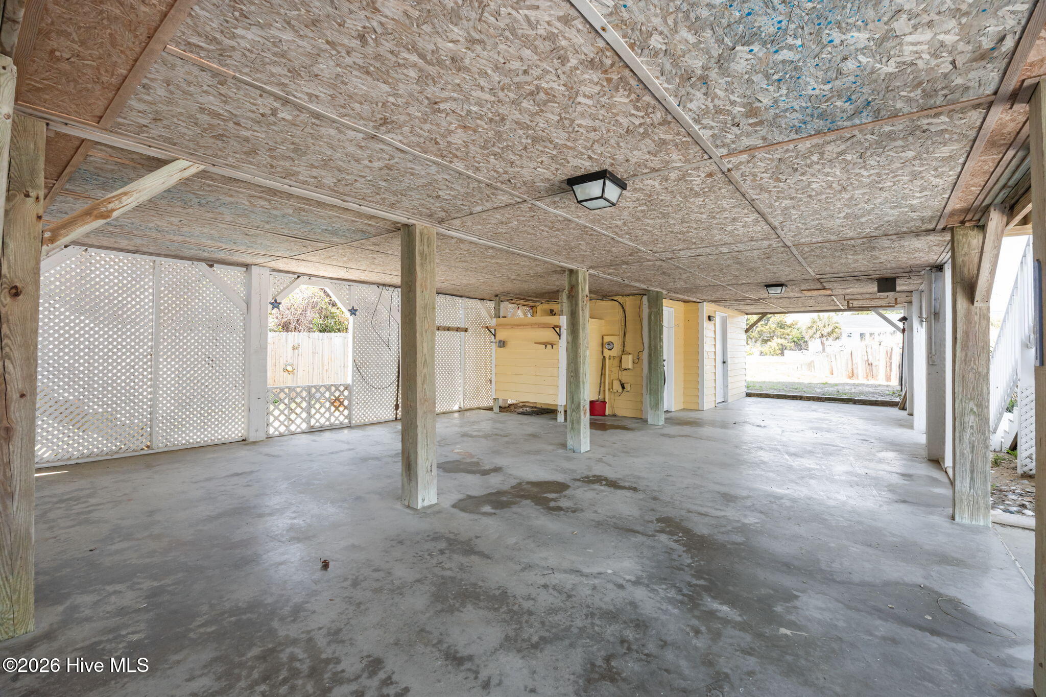 100562475 | Photo 32