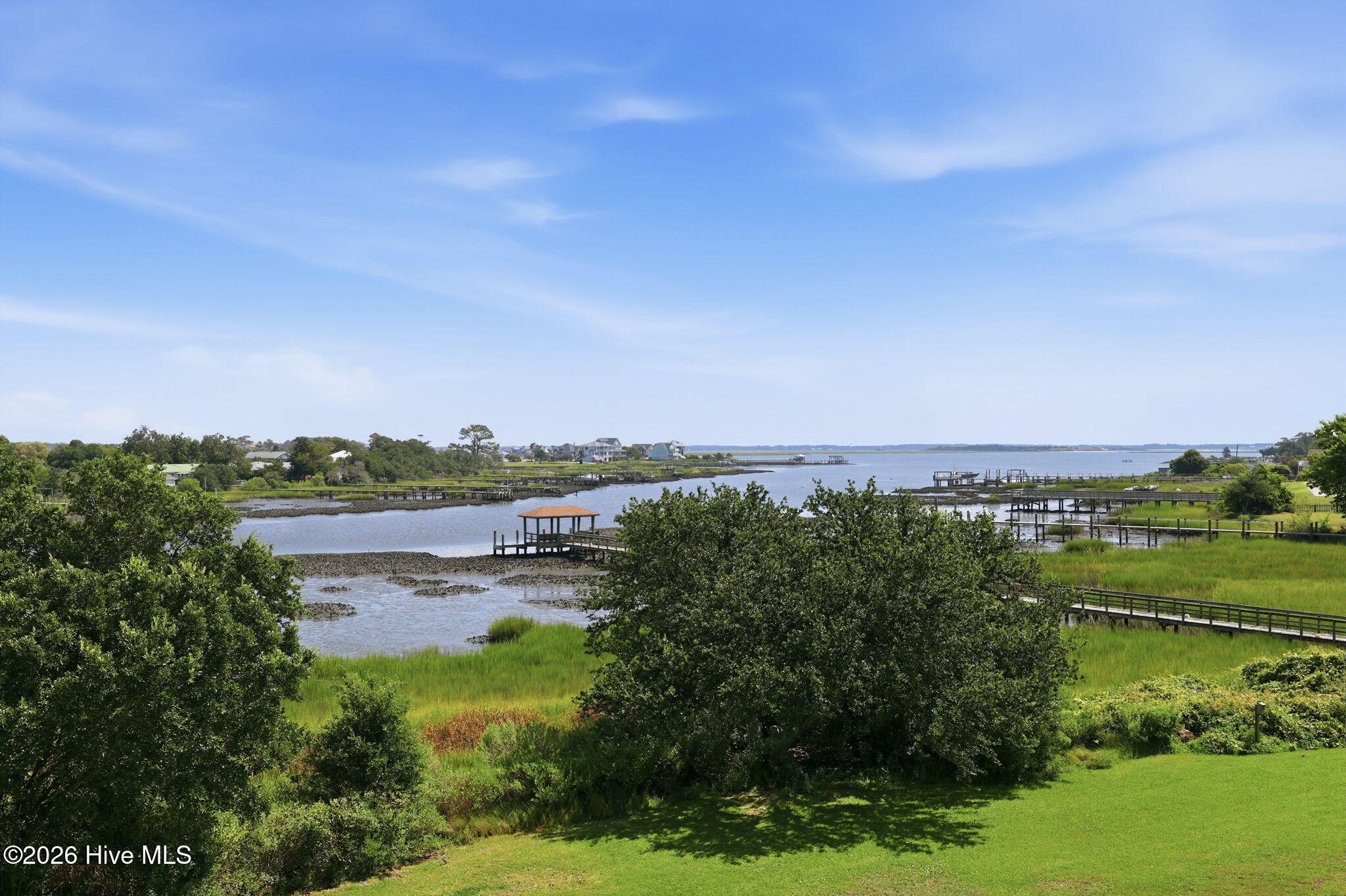 1800 Bay 