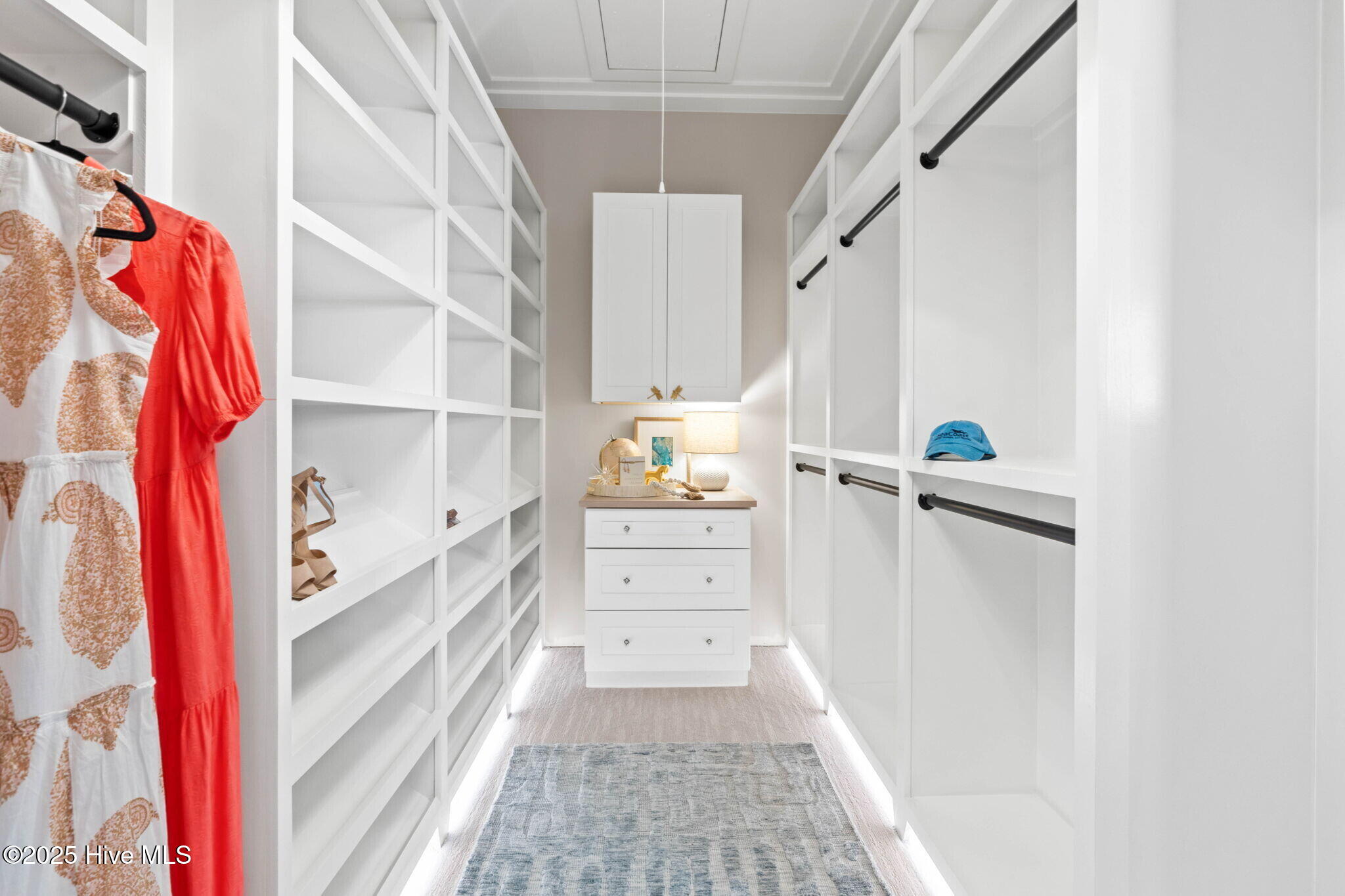 100516675 | Photo 12