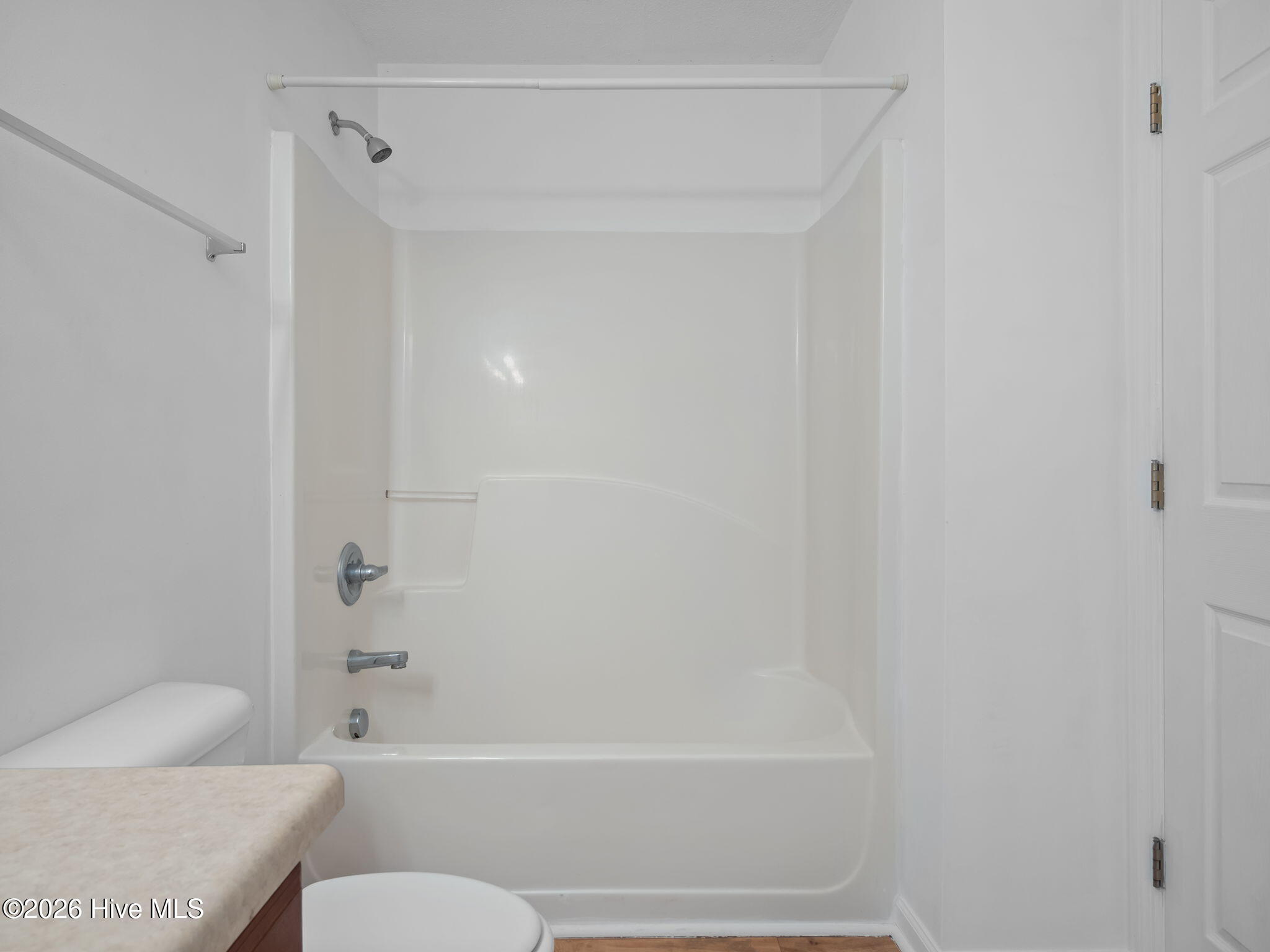 100548288 | Photo 33