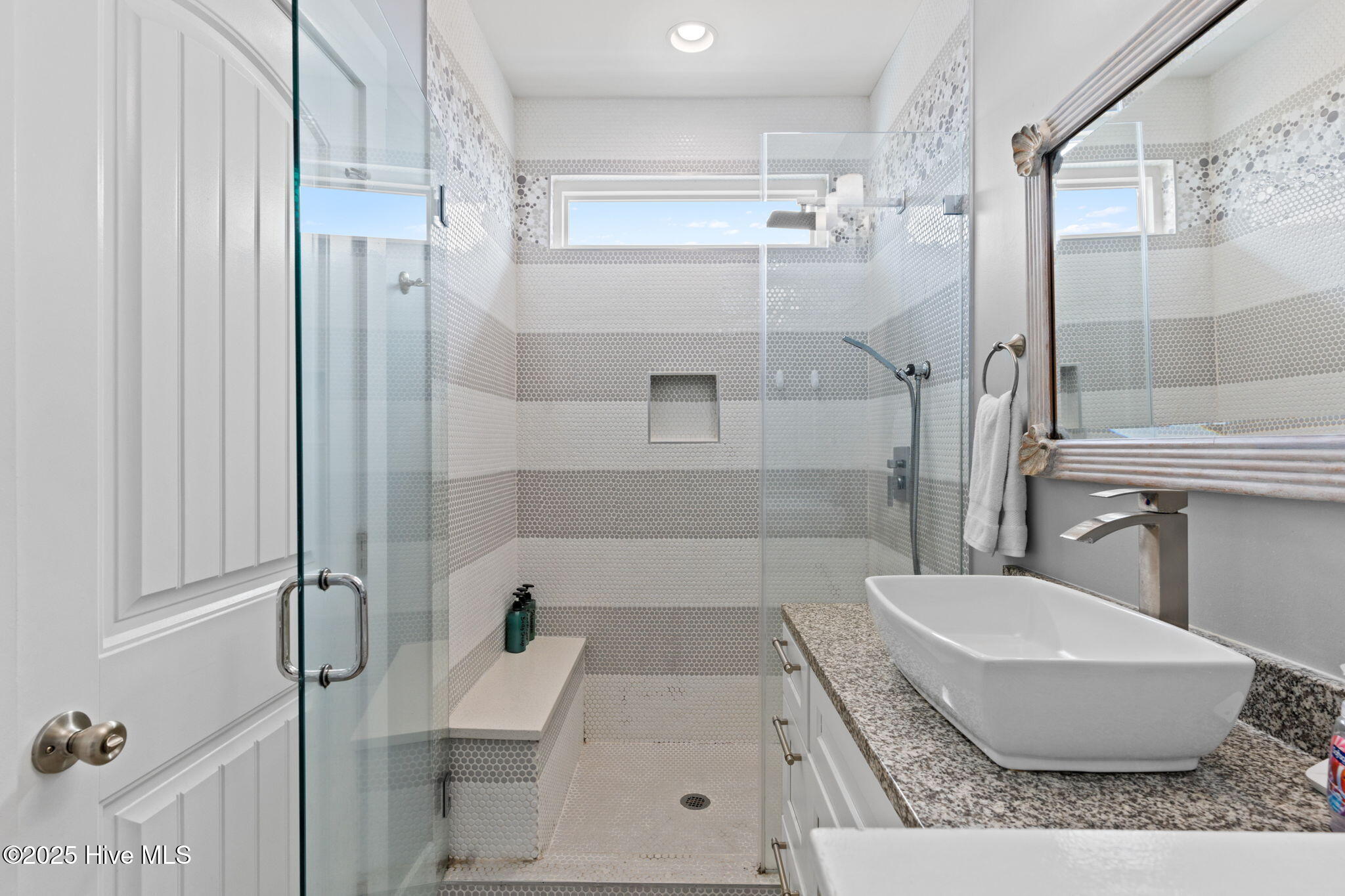 100528214 | Photo 40