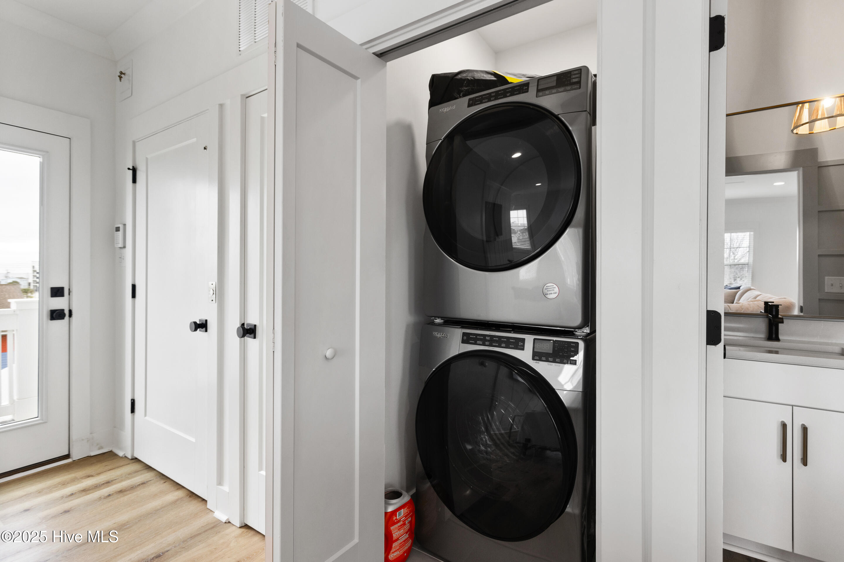 100521314 | Photo 19