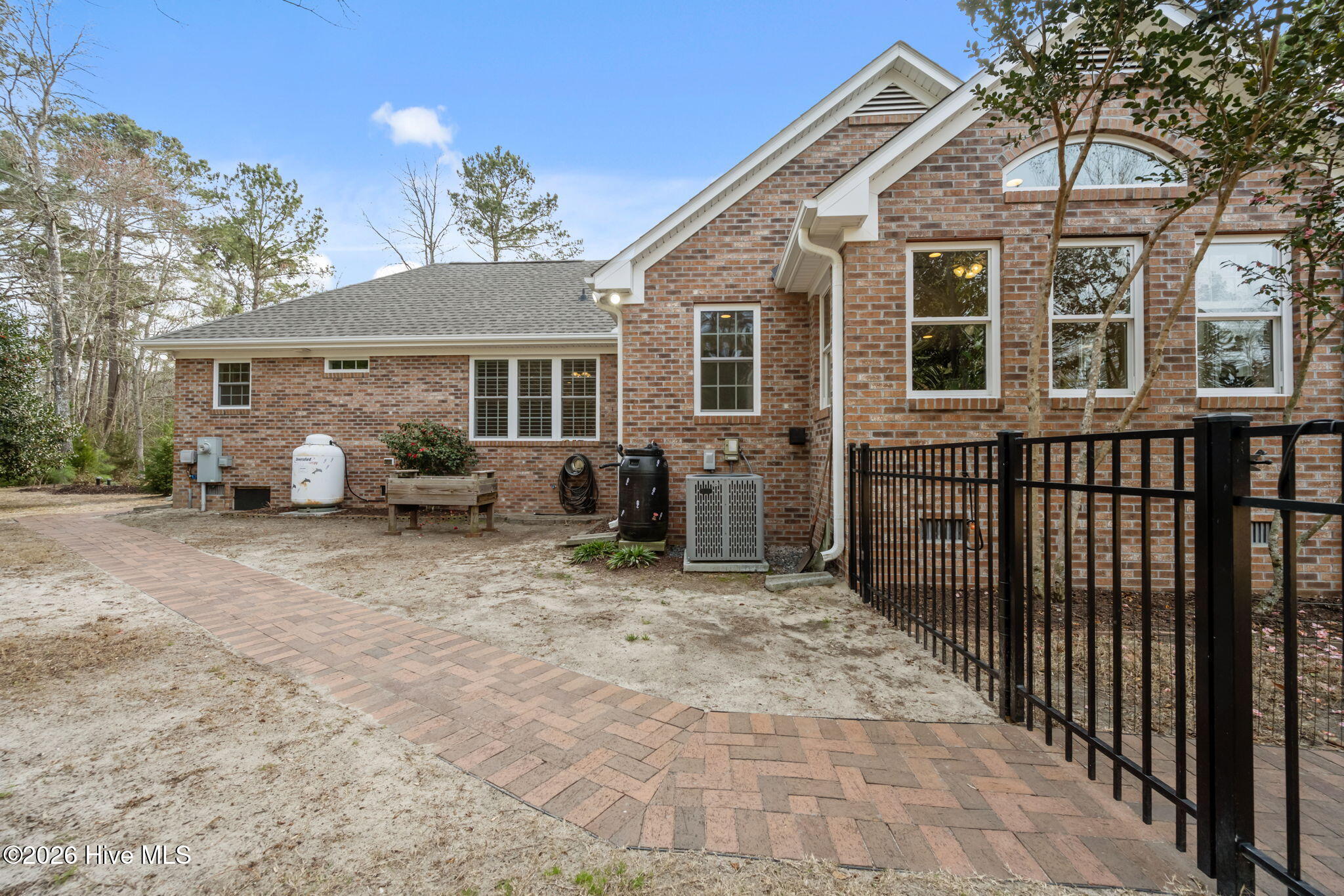 100556770 | Photo 44