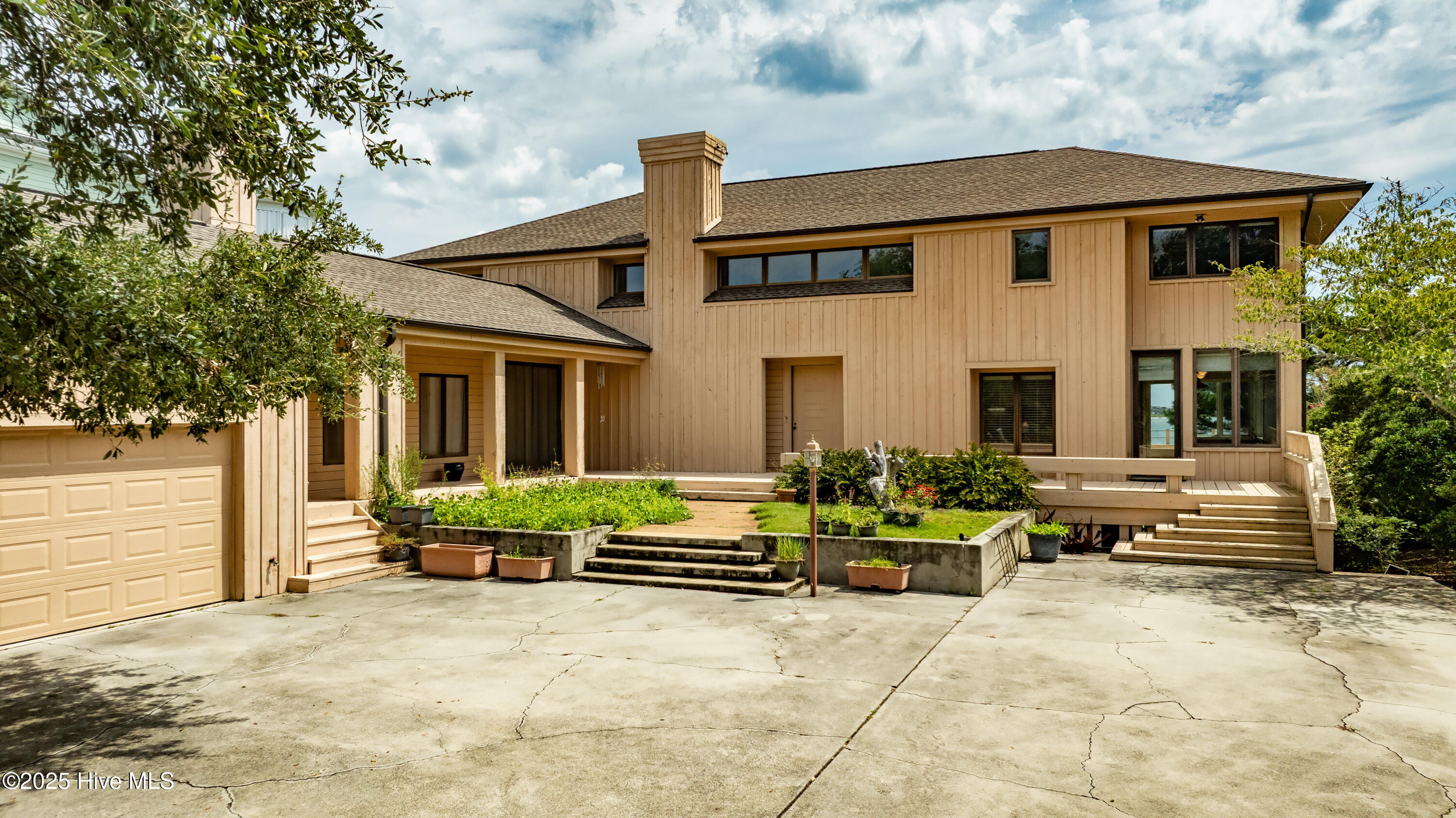 100527389 | Photo 56