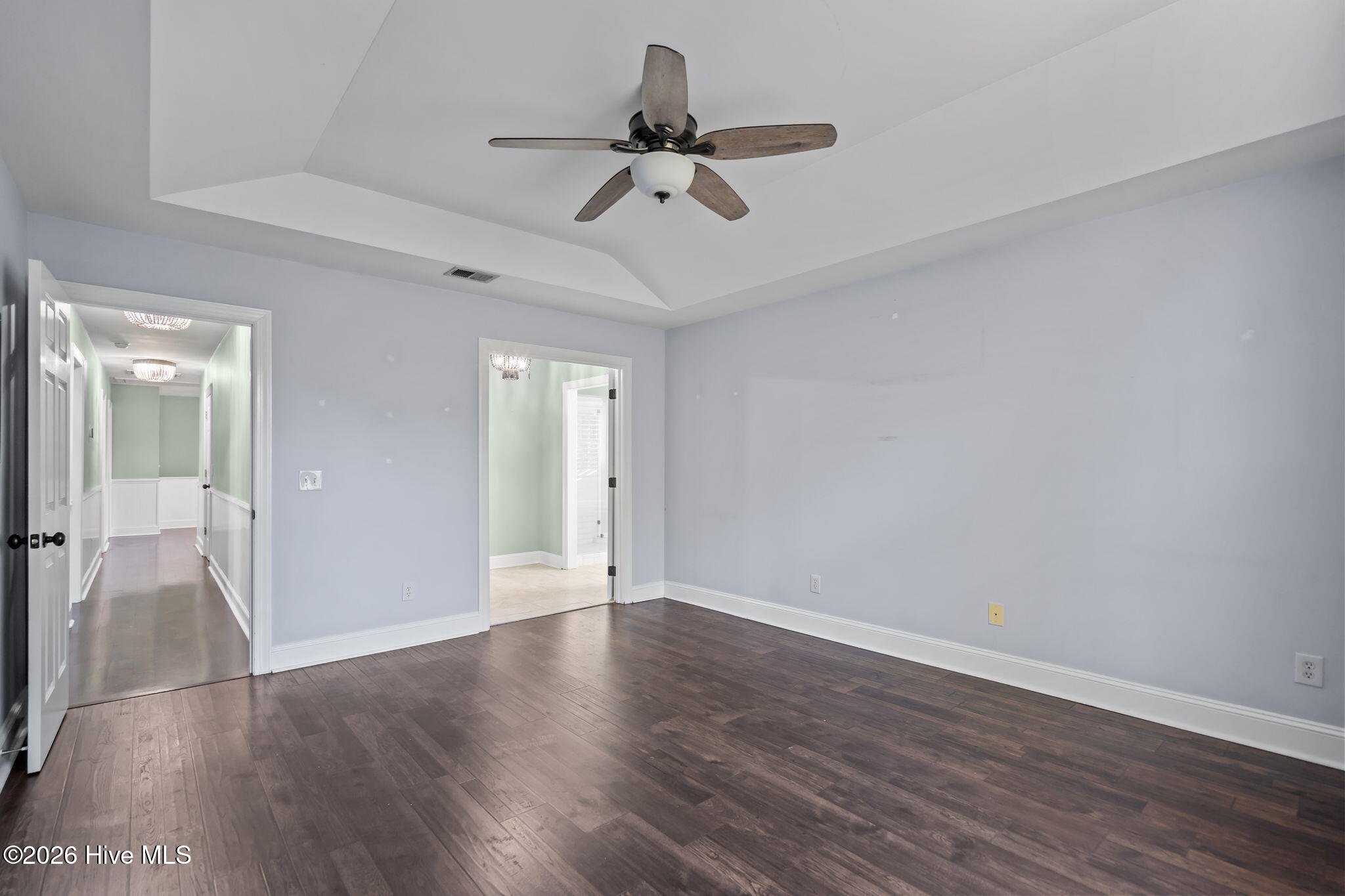 100565239 | Photo 32