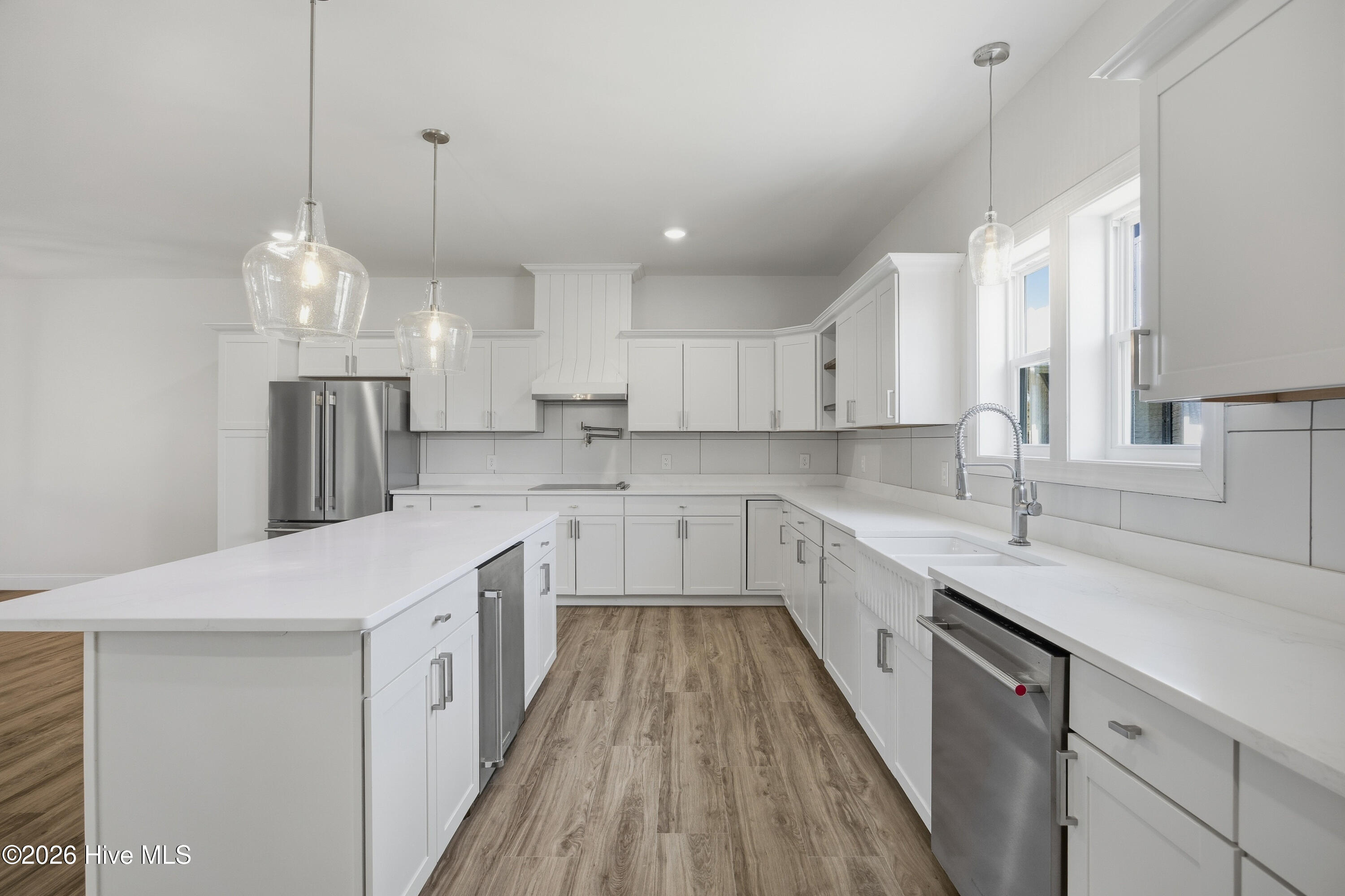 100569941 | Photo 24