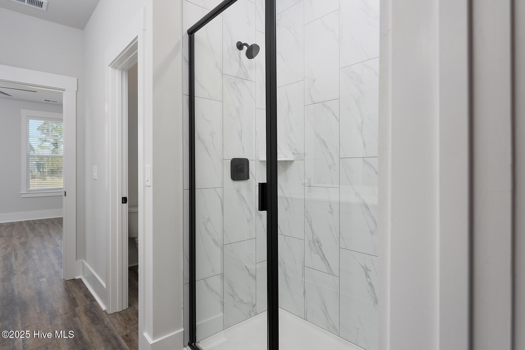 100506465 | Photo 16