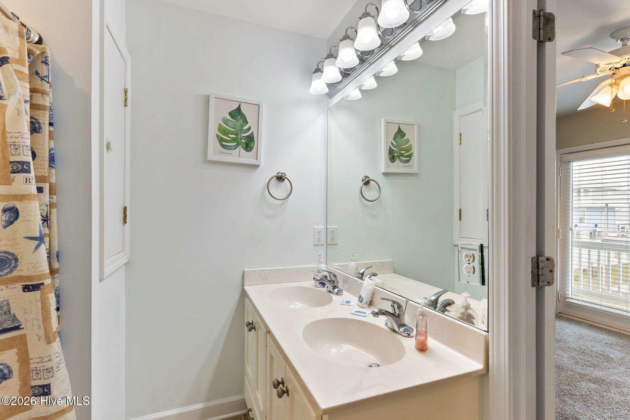 100570292 | Photo 28