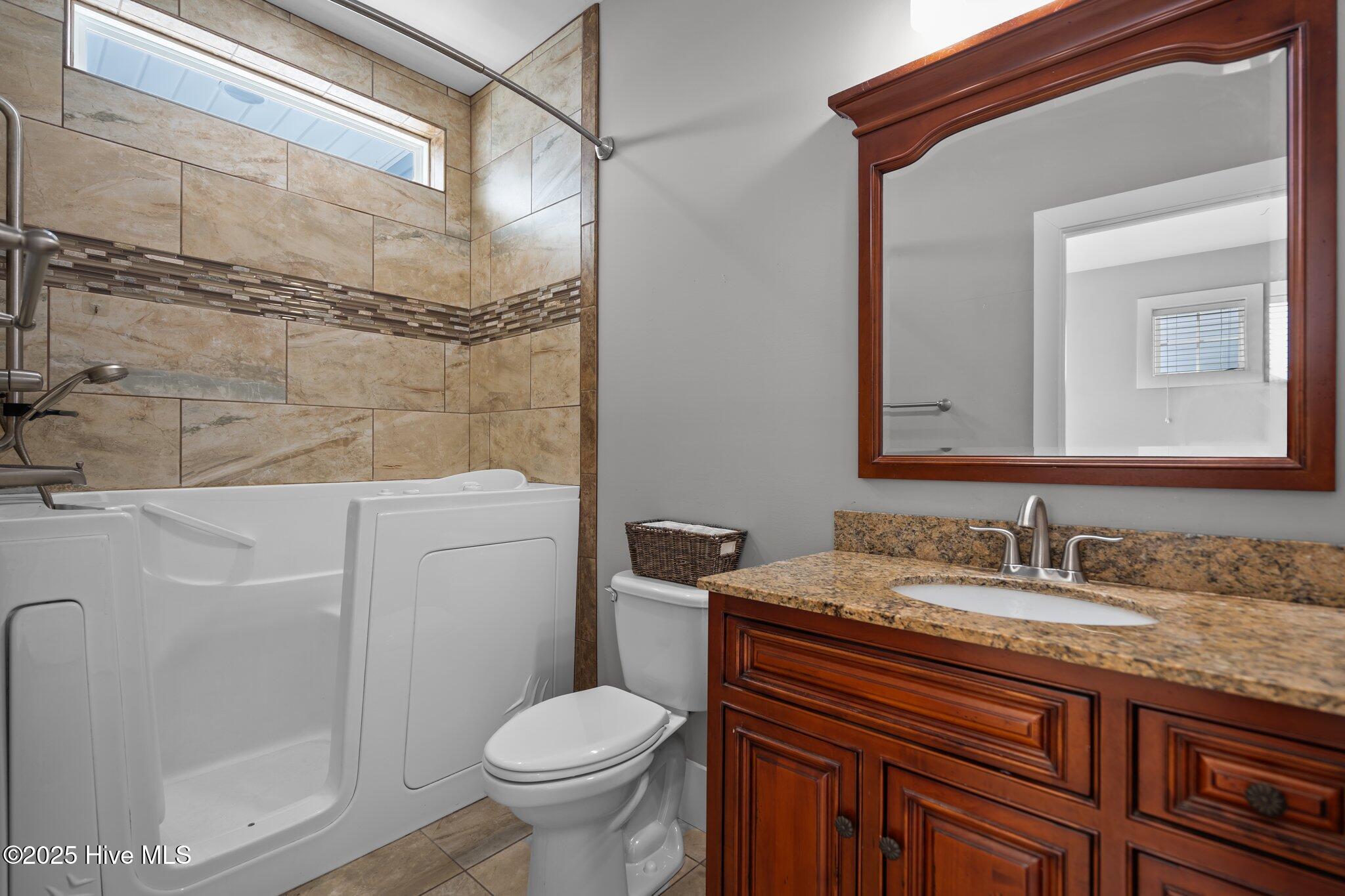 100494725 | Photo 30