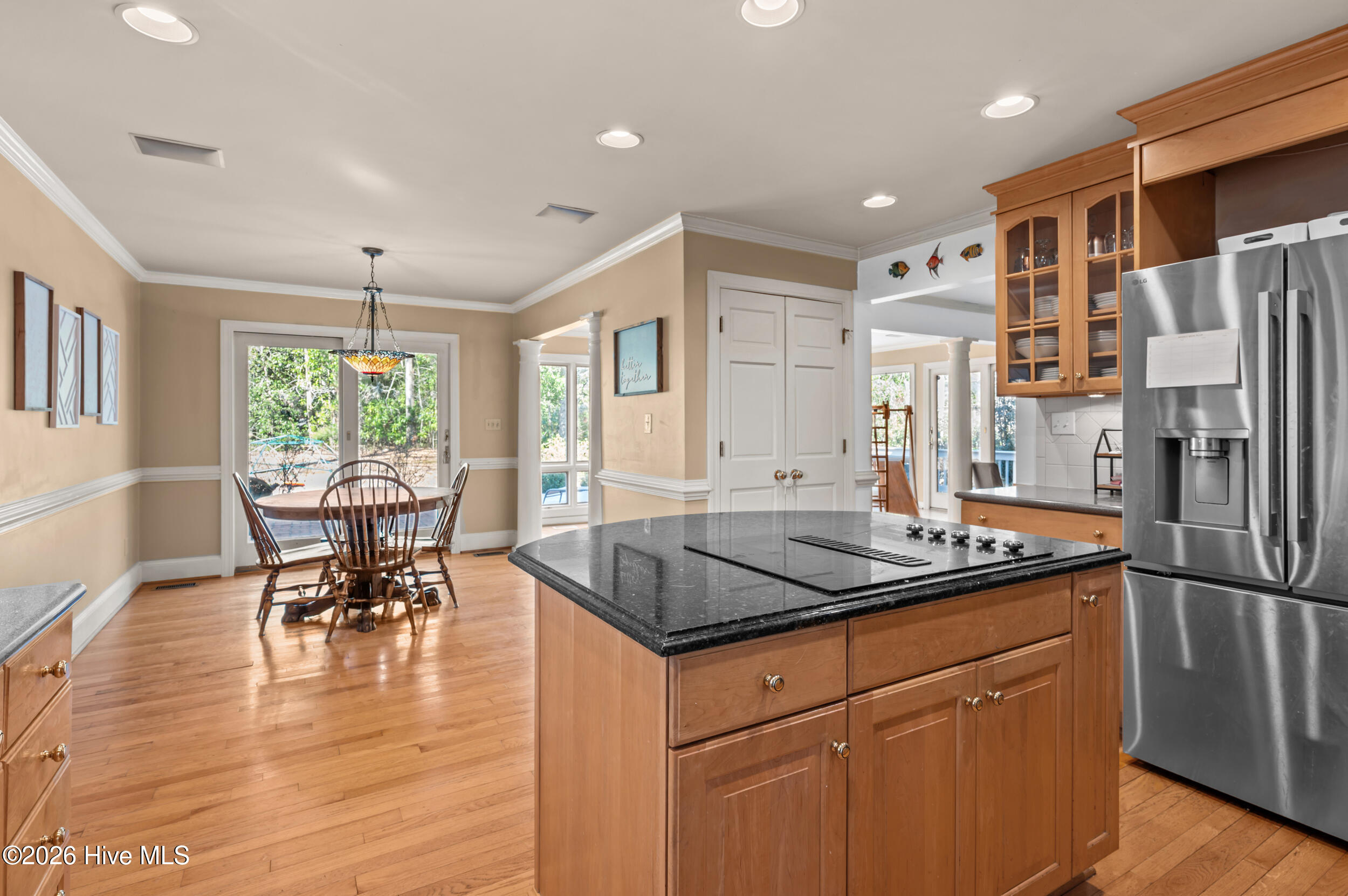 100554057 | Photo 19