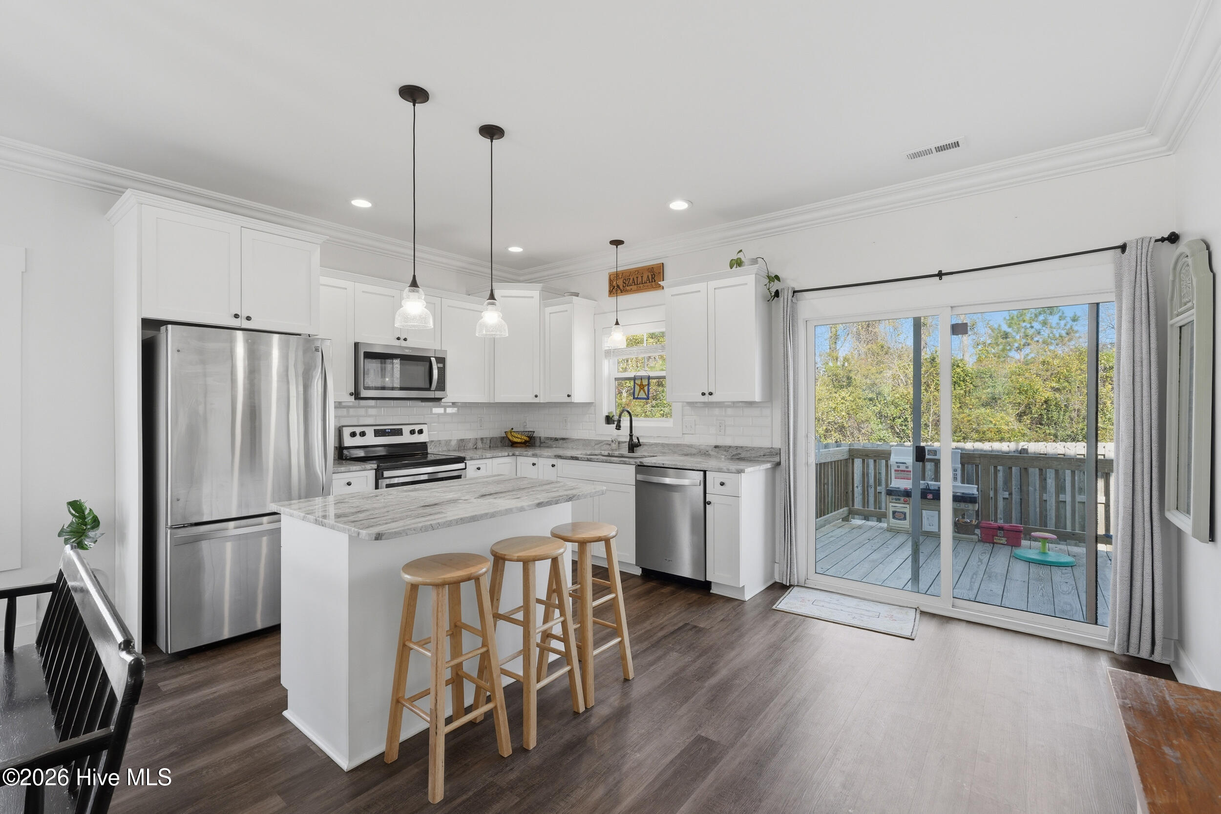 100562917 | Photo 19