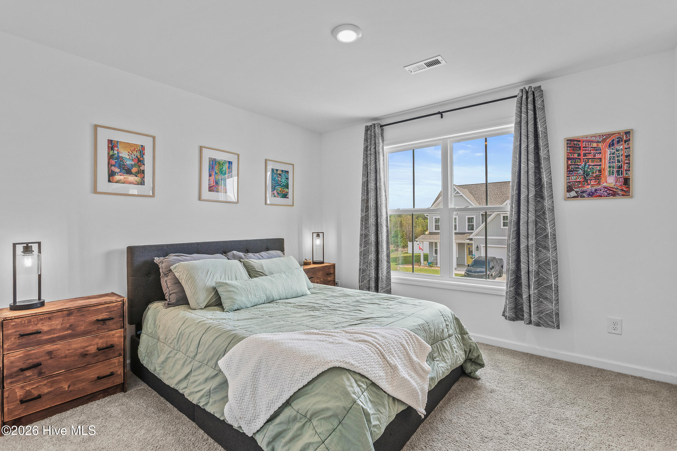 100566421 | Photo 32