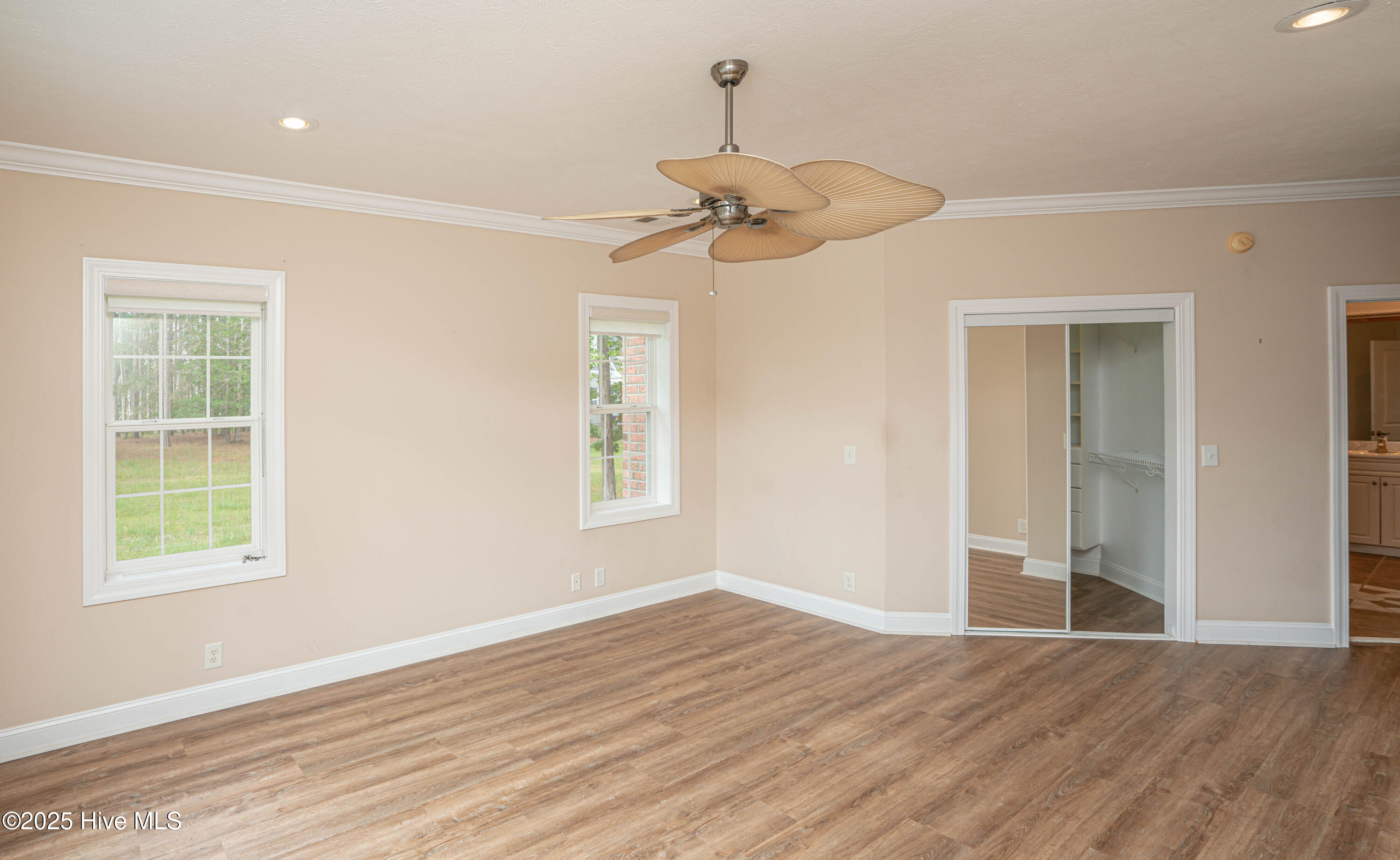 100530810 | Photo 22