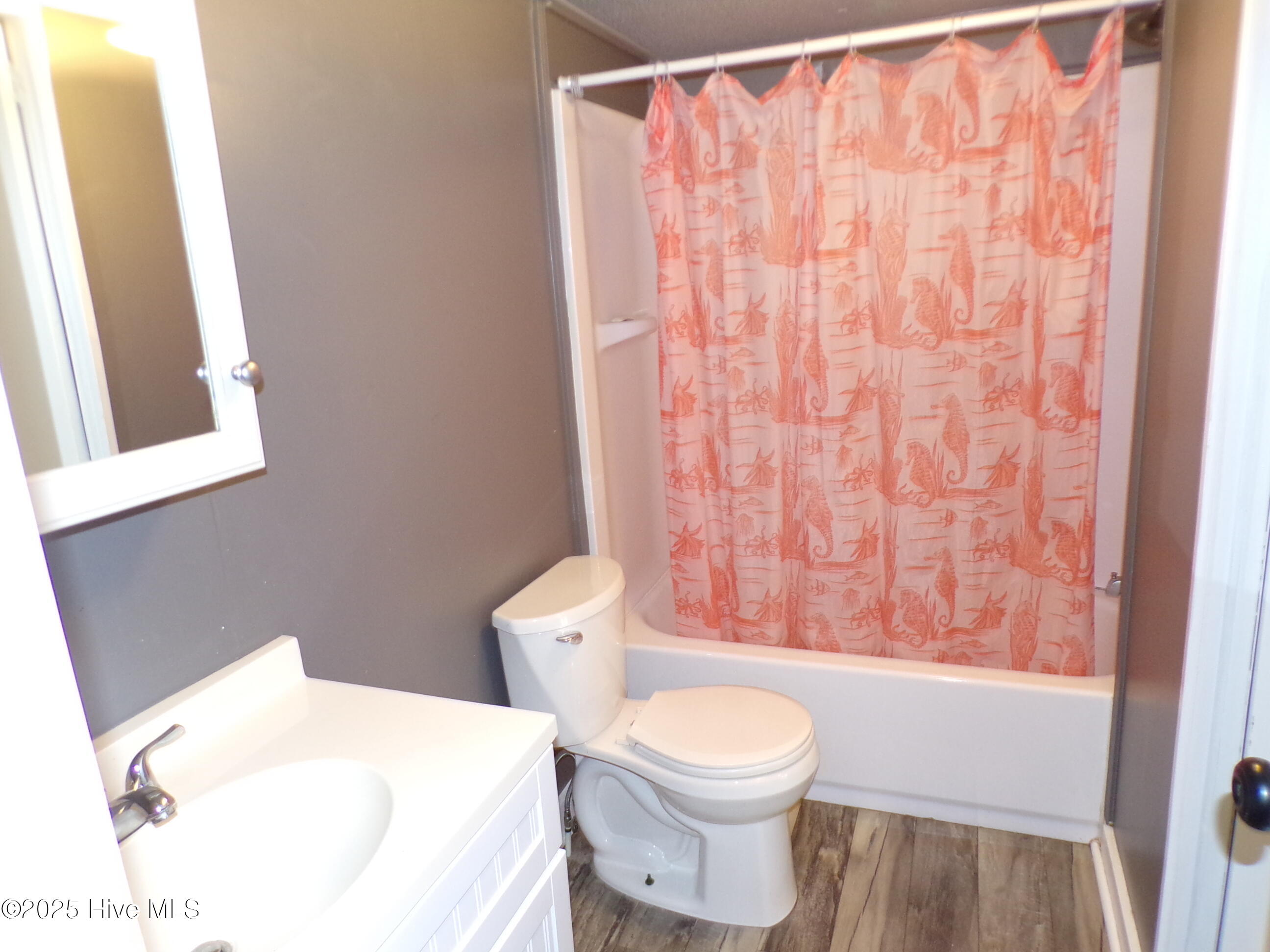 100546190 | Photo 15