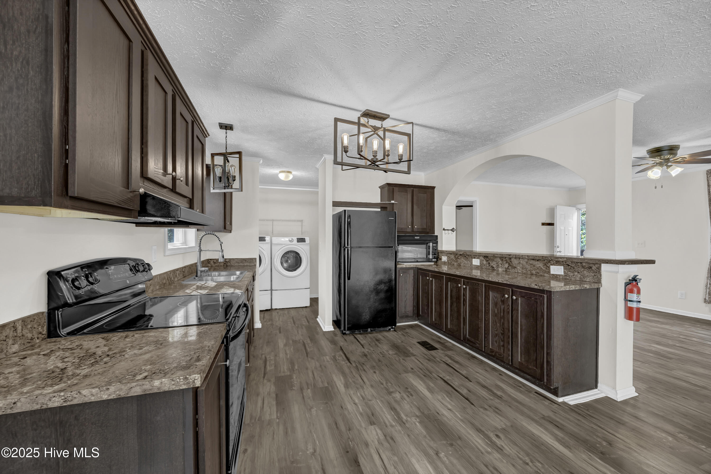 100540891 | Photo 10