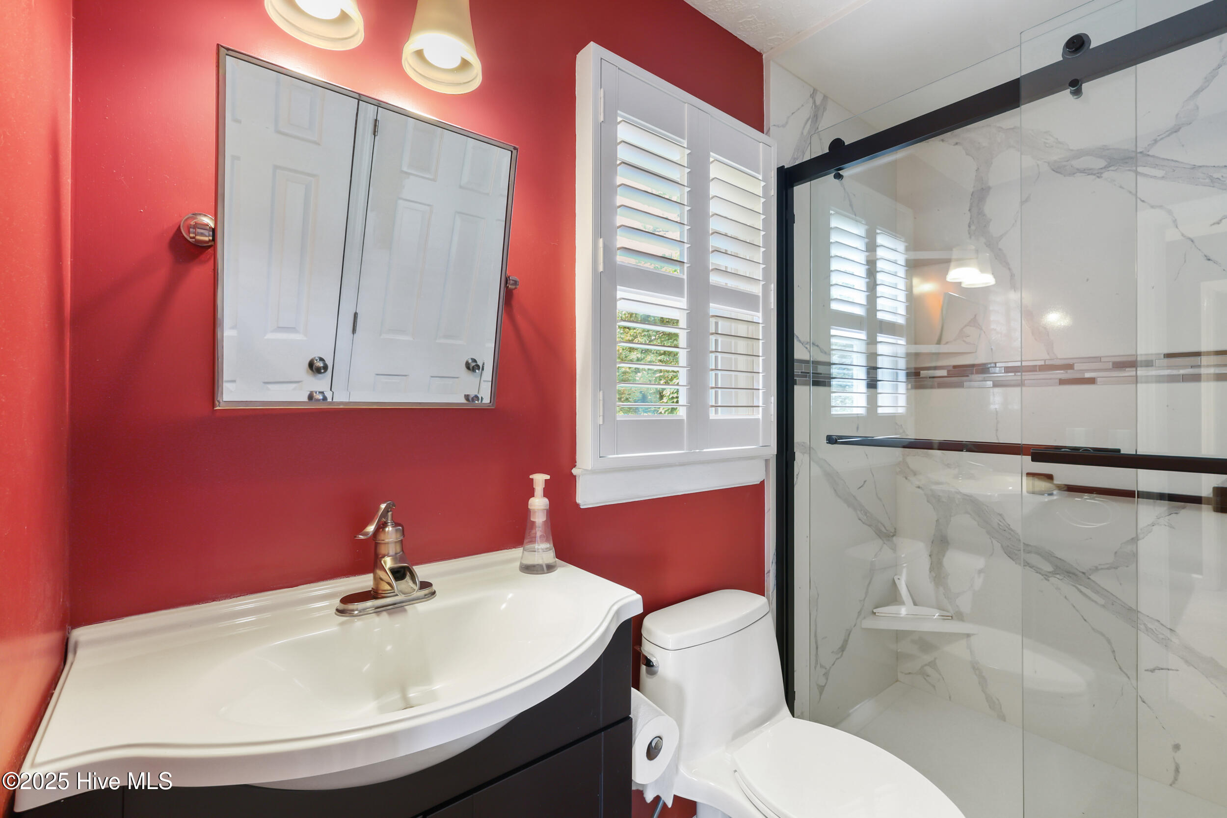 100525369 | Photo 13