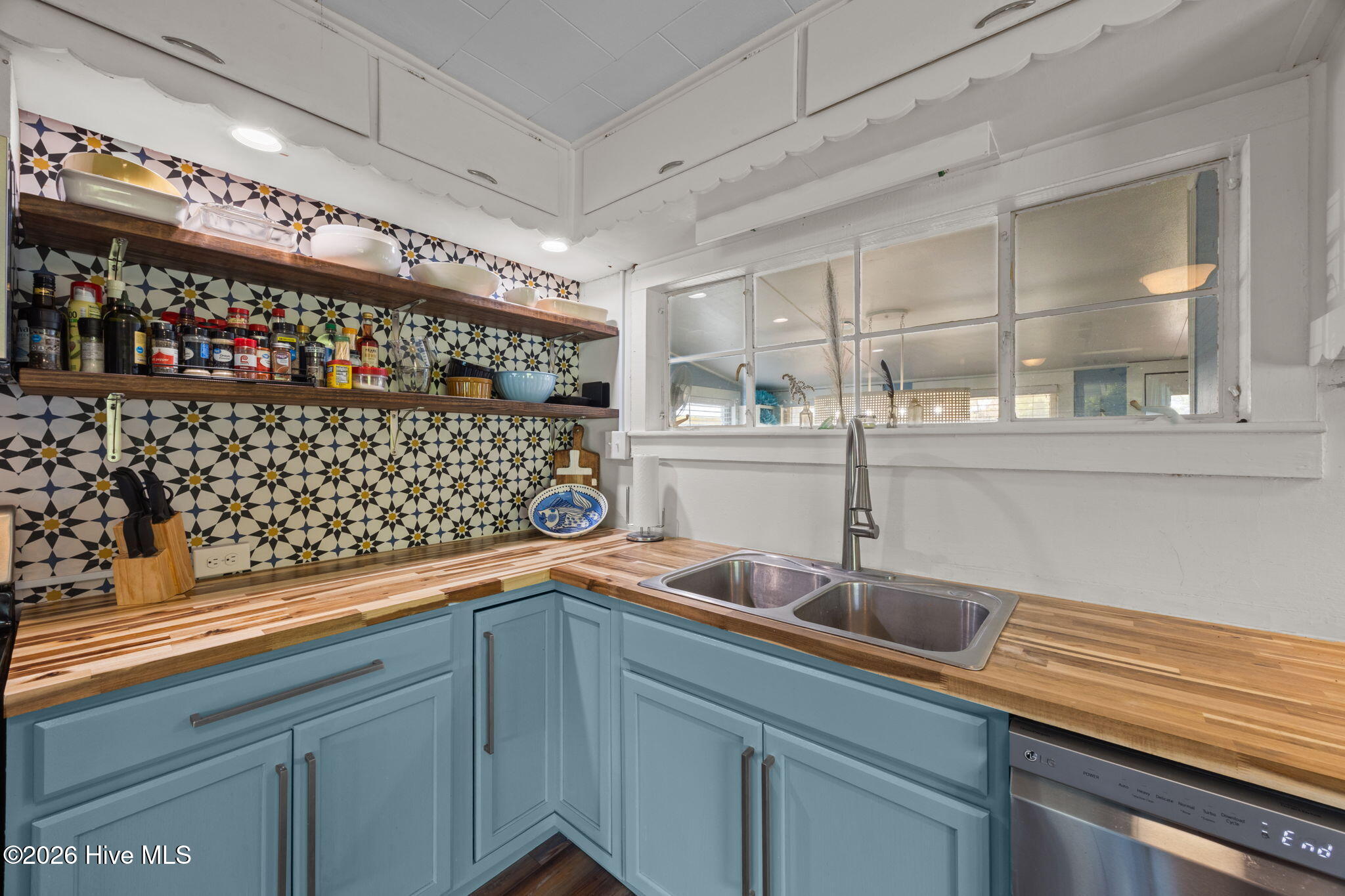 1103 Broad Street Ext,Oriental
