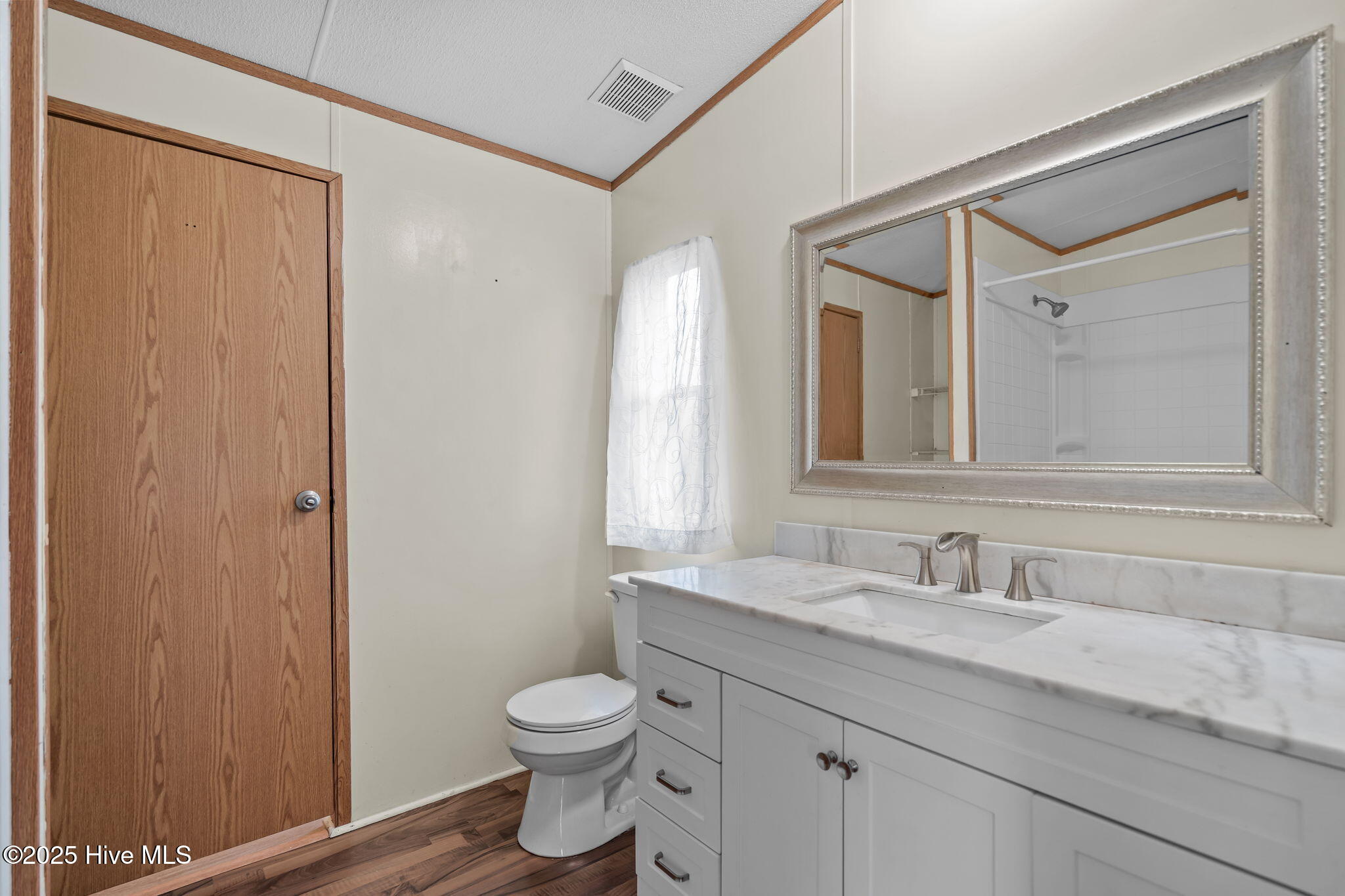 100530920 | Photo 12