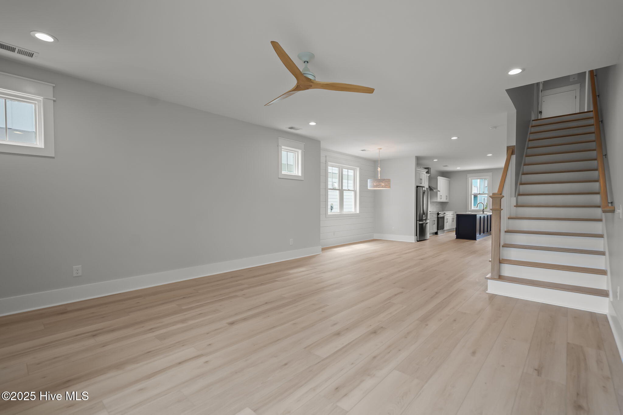 100537878 | Photo 21