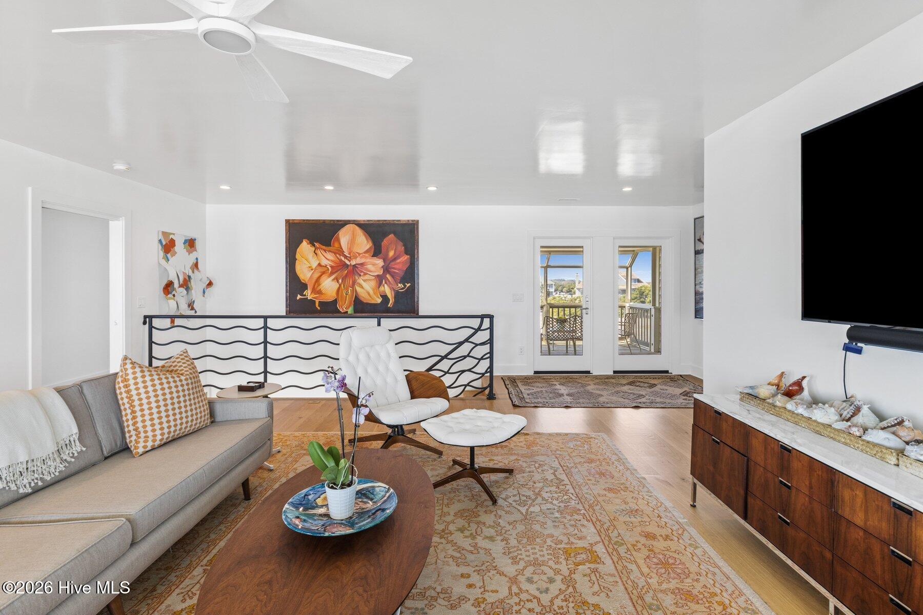 100560851 | Photo 31